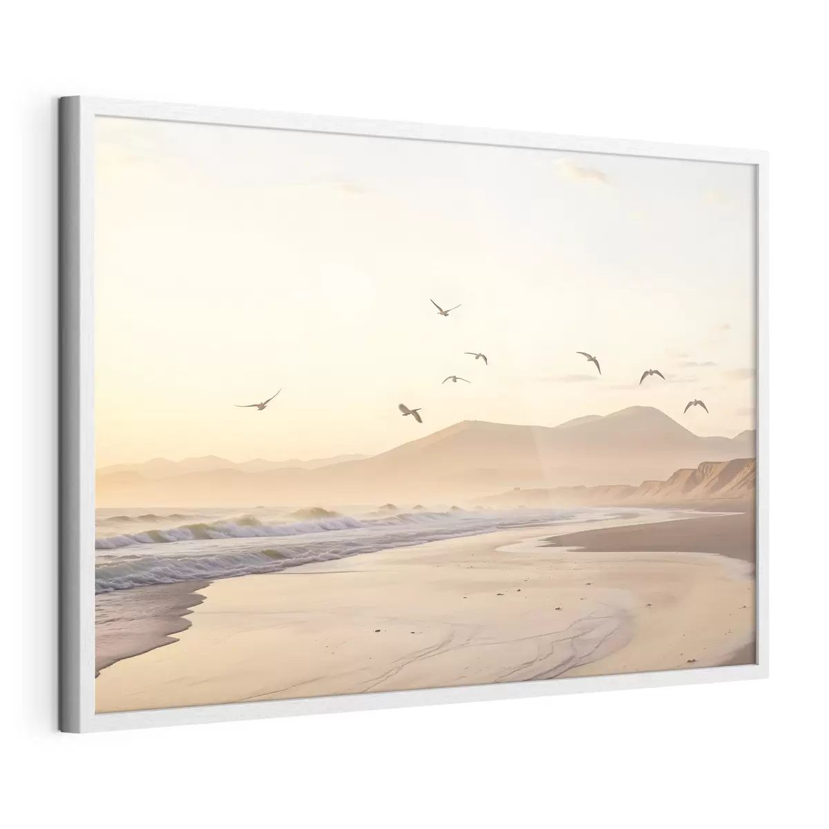 Plakat Ptaki latające nad plażą z oceanem, góry w tle, ciepłe kolory, miękka pastelowa paleta f43162