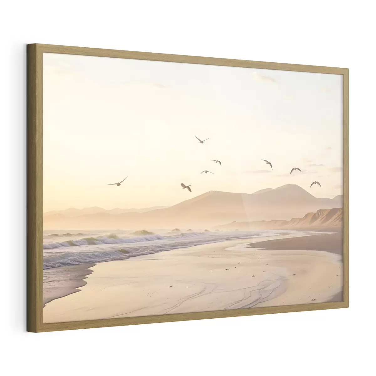 Plakat Ptaki latające nad plażą z oceanem, góry w tle, ciepłe kolory, miękka pastelowa paleta f43162