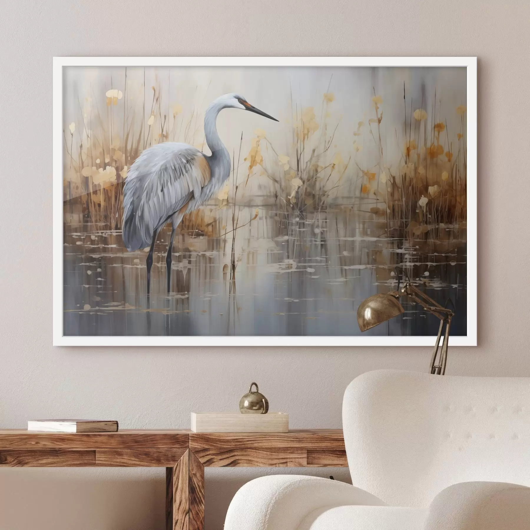 Fototapeta Czapla siwa stojąca w stawie, otoczona wysokimi, cienkimi roślinami, tło jest miękką mieszanką beżu i bieli f43398
