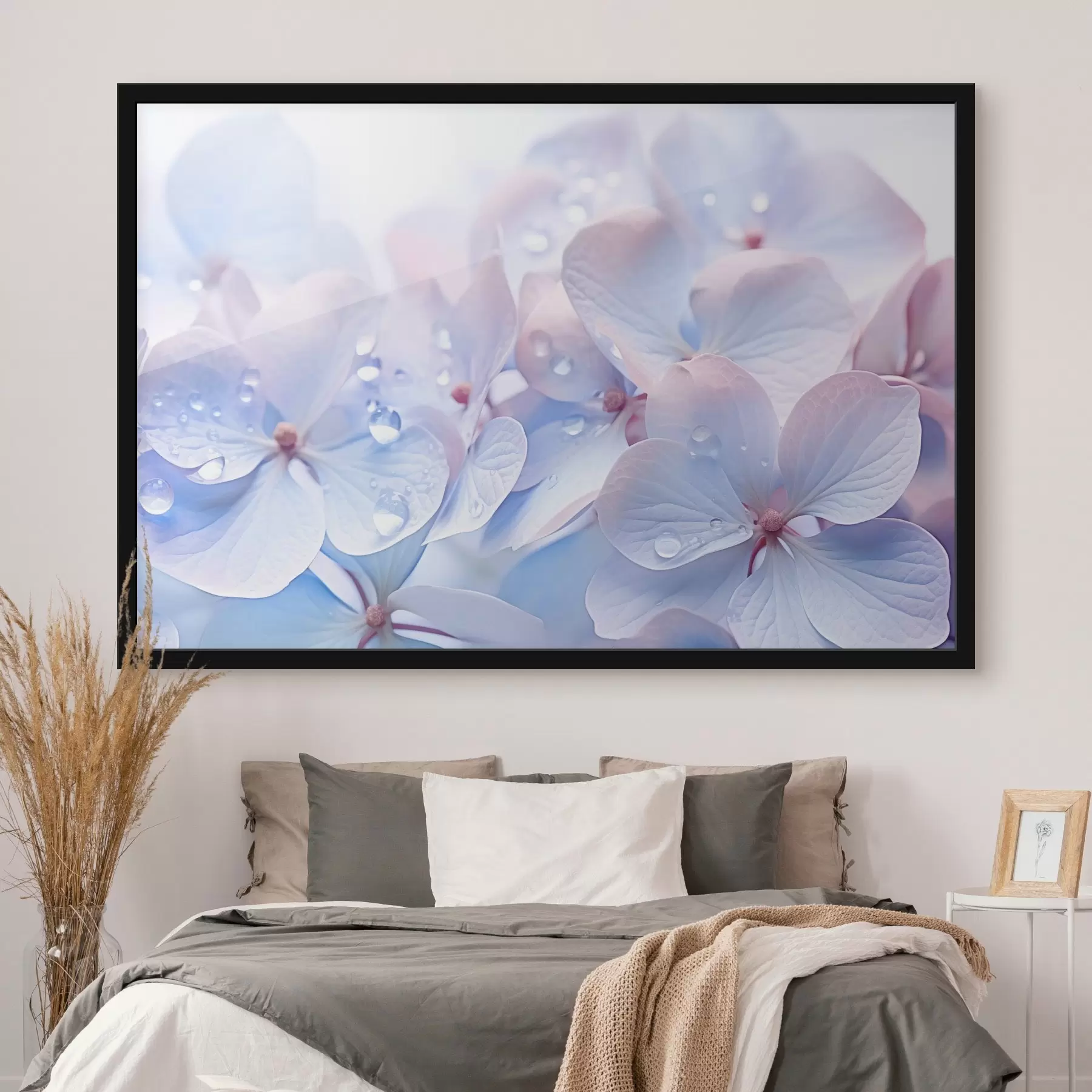 Fototapeta Kwiaty hortensji z kroplami wody na delikatnych płatkach, miękkie pastelowe kolory, jasnoniebieskie i różowe odcienie f44929