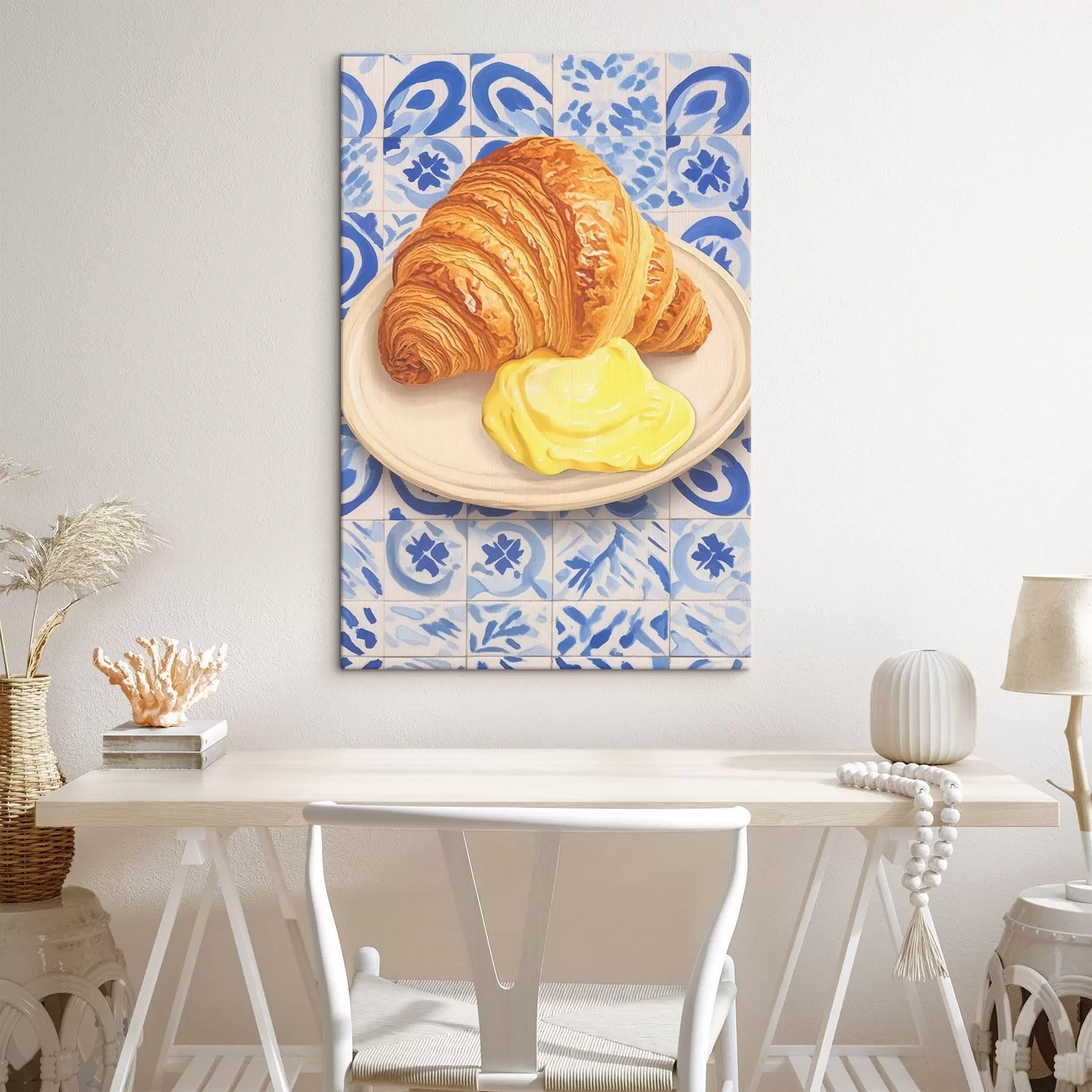 Obraz Croissant z masłem na talerzu s45146