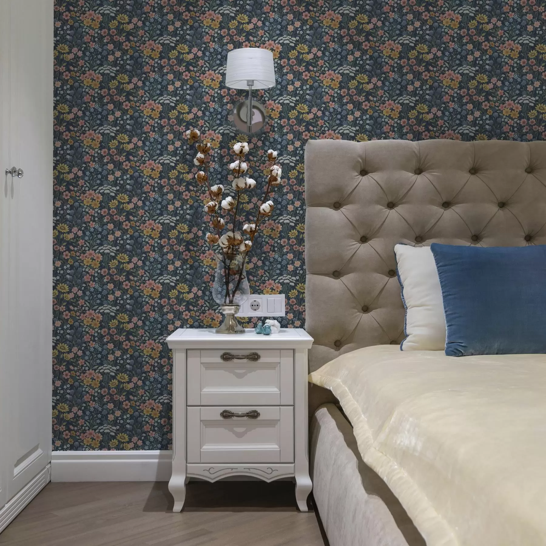 Fototapeta Kolorowe akwarelowe kwiaty łąkowe na granatowym tle a00381