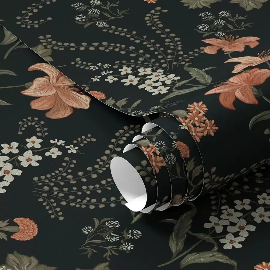 Fototapeta Pomarańczowe lilie i małe kwiaty na czarnym tle a00463