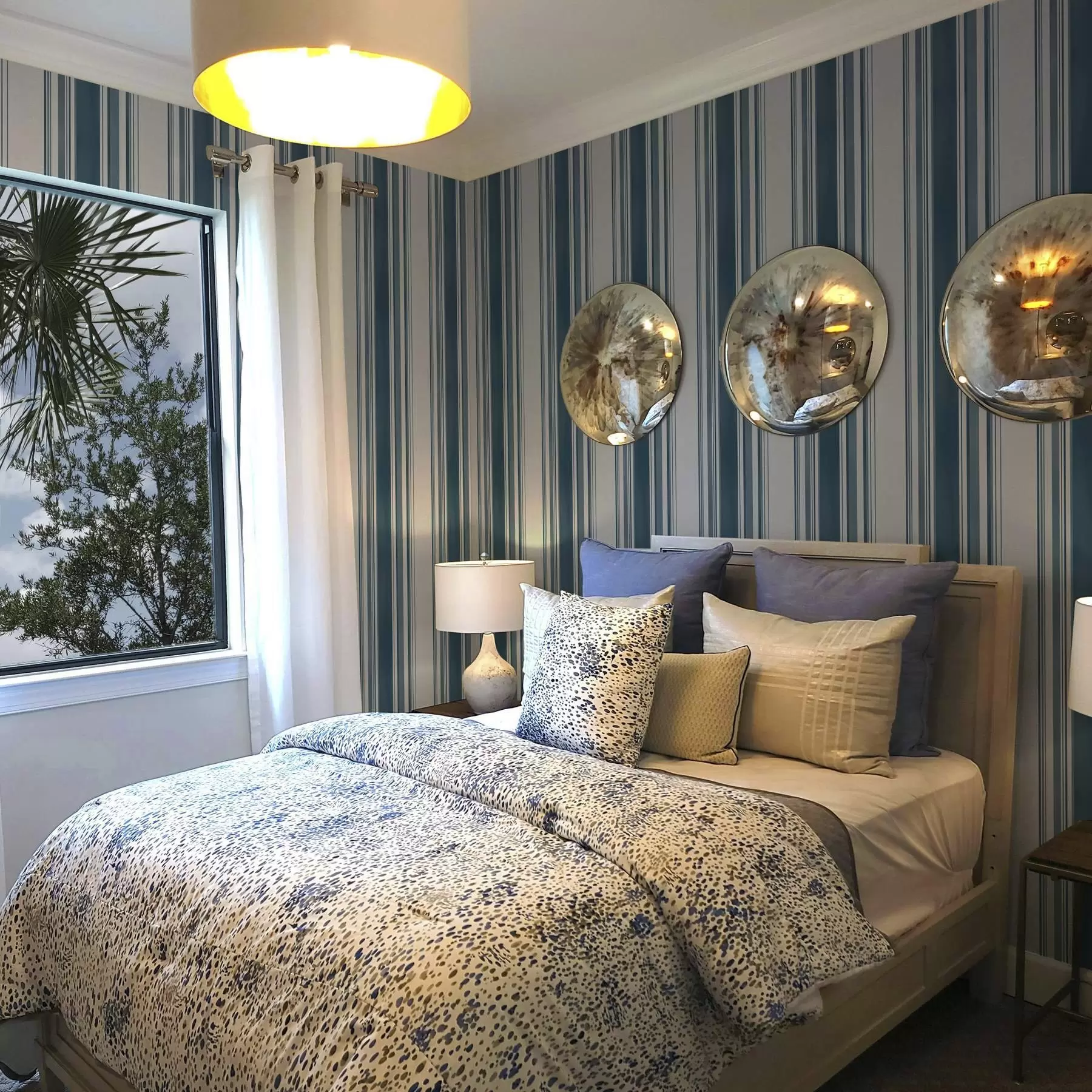 Fototapeta Niebieskie paski z białymi przerwami a00525