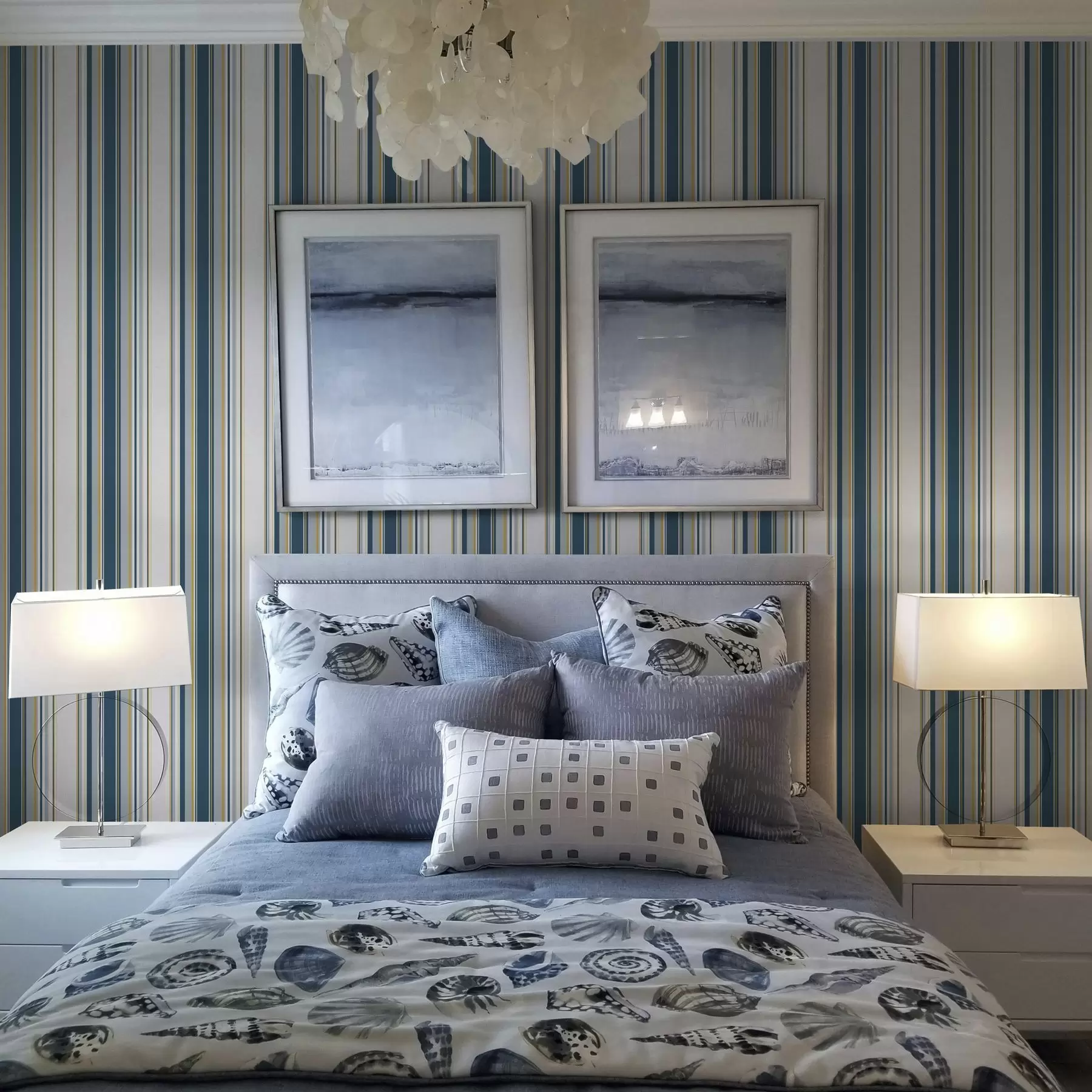 Fototapeta Kontrastujące niebieskie i żółte paski na białym tle a00566