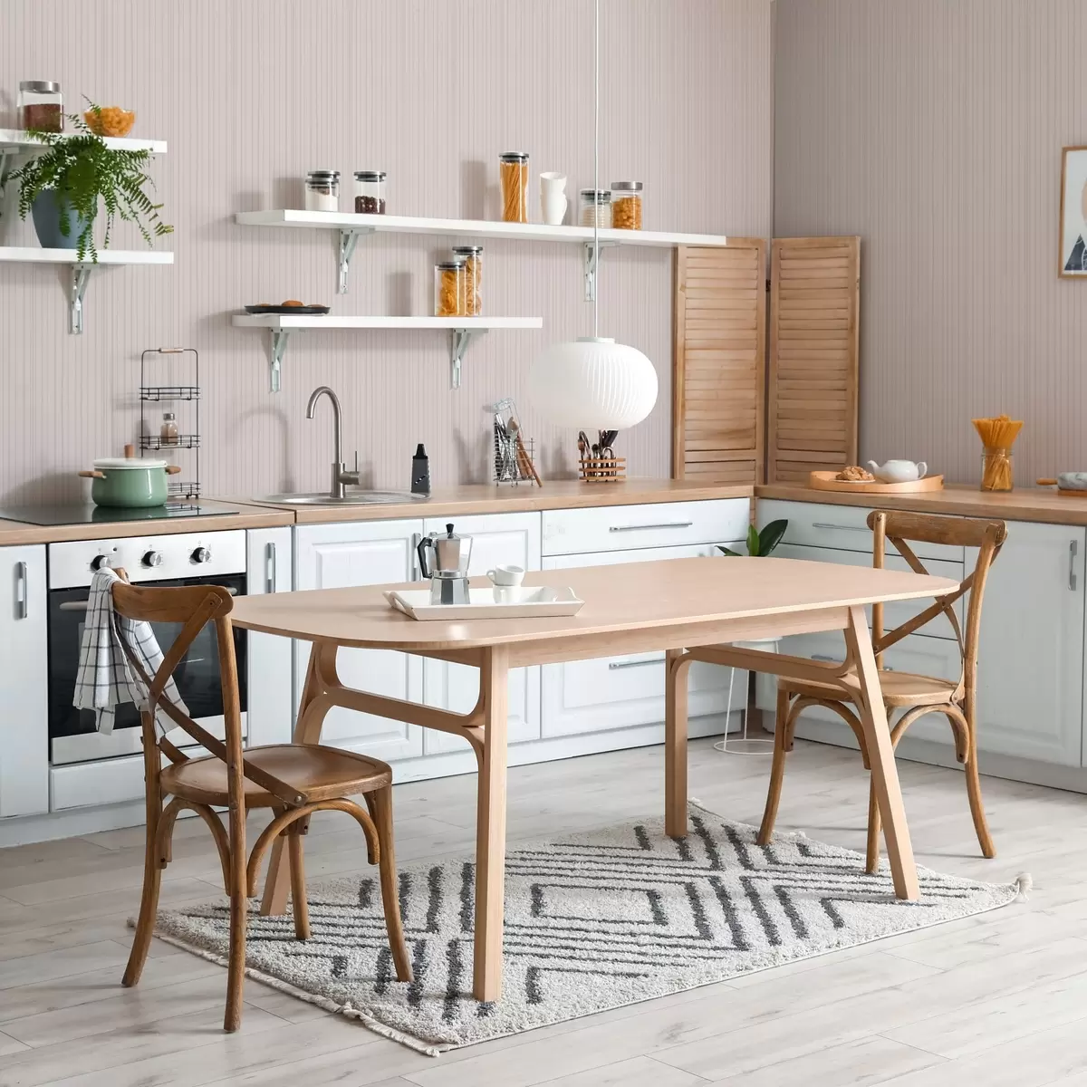 Tapeta Jasnoróżowe pionowe paski w delikatnym stylu a00567
