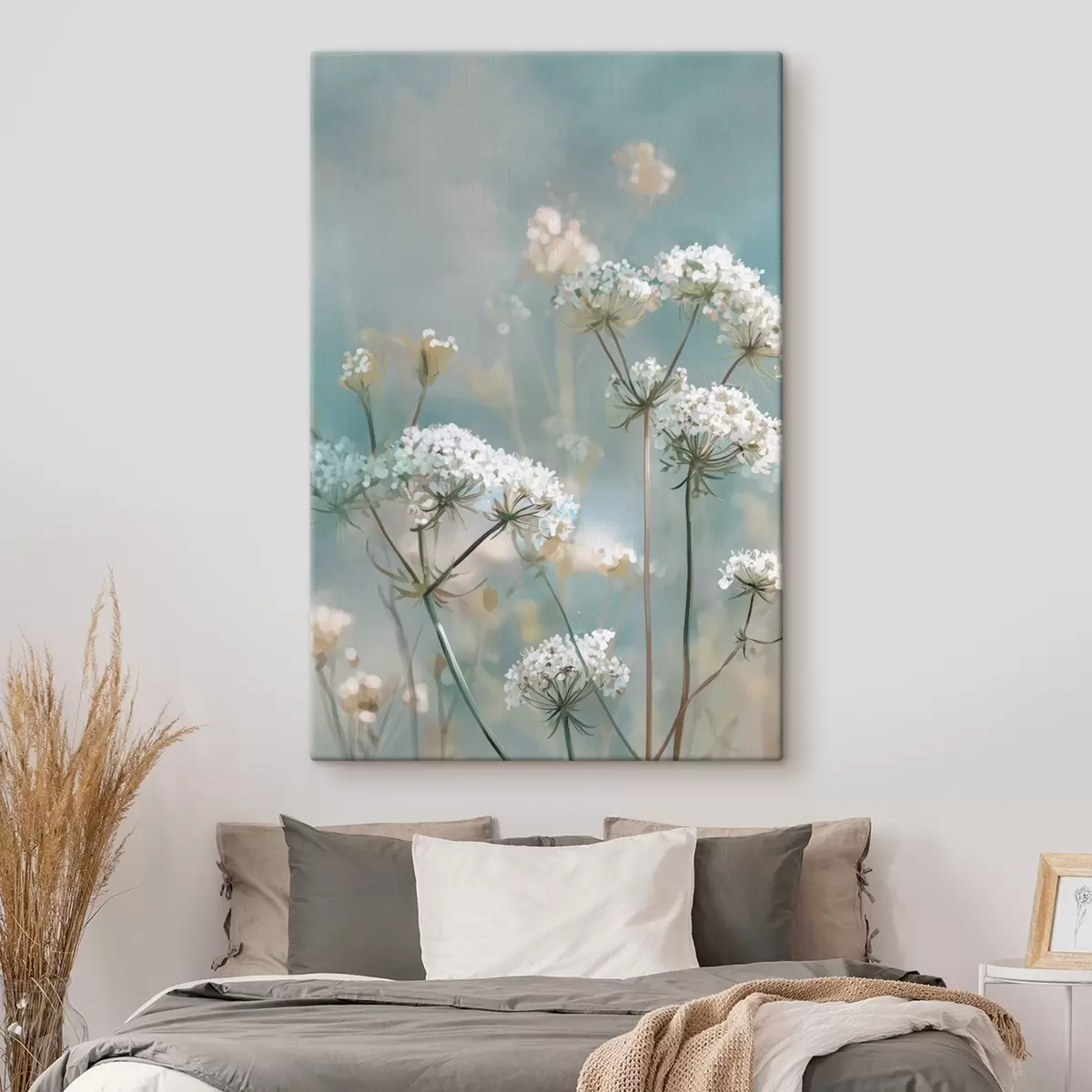 Obraz Kwiaty Queen Anne's Lace w stylu akwareli na niebieskim tle  s45721