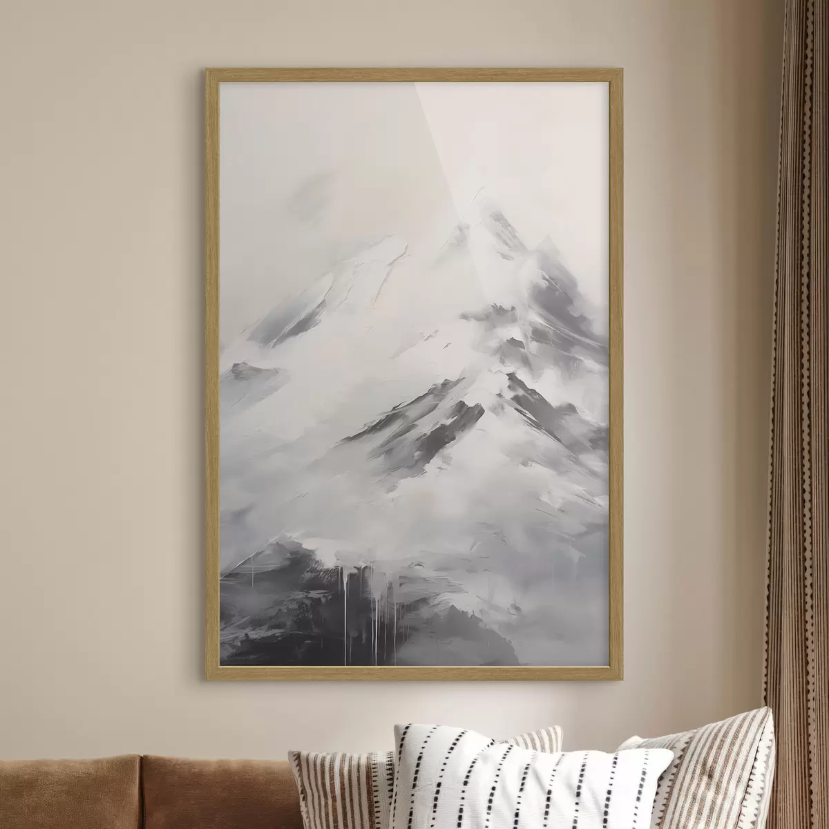 Plakat Ośnieżone szczyty górskie z szarymi cieniami, szare niebo, pociągnięcia pędzla, teksturowane, minimalistyczne f45932