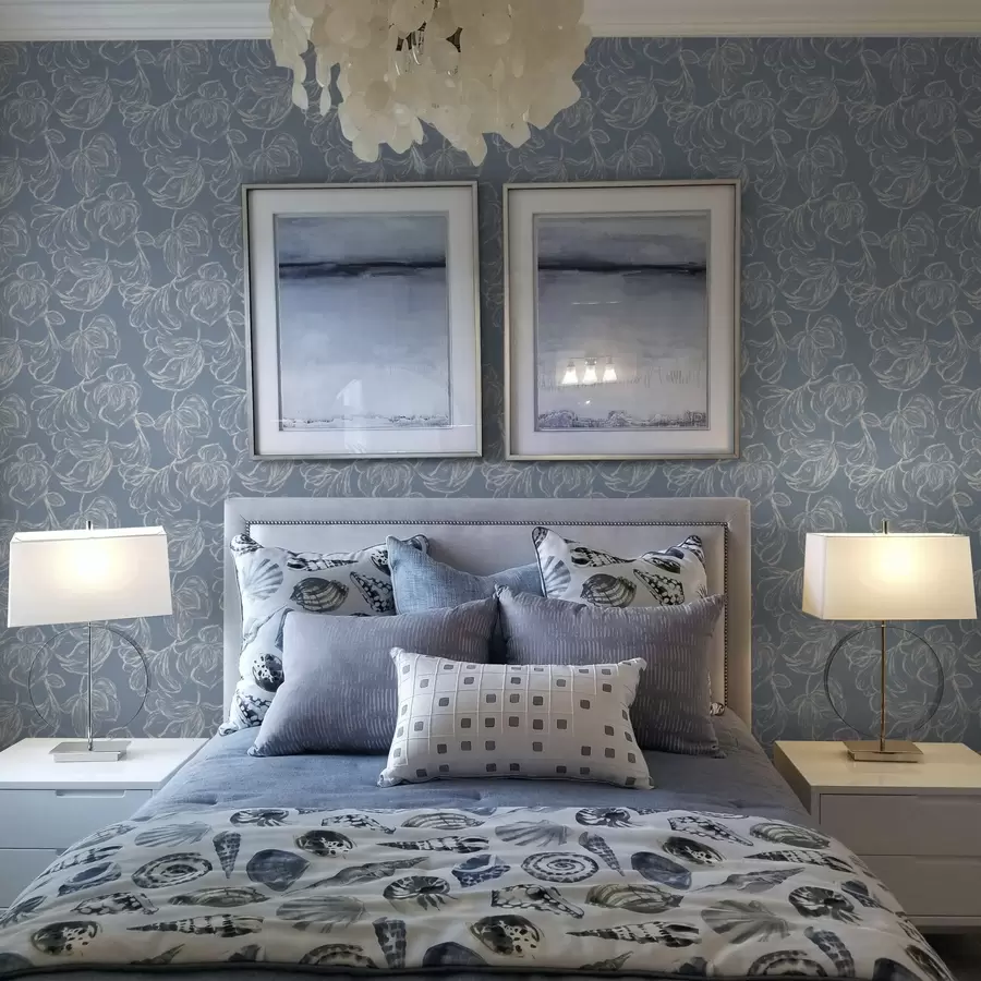 Fototapeta Jasnoniebieskie tło z kredowymi konturami kwiatów a00625v3