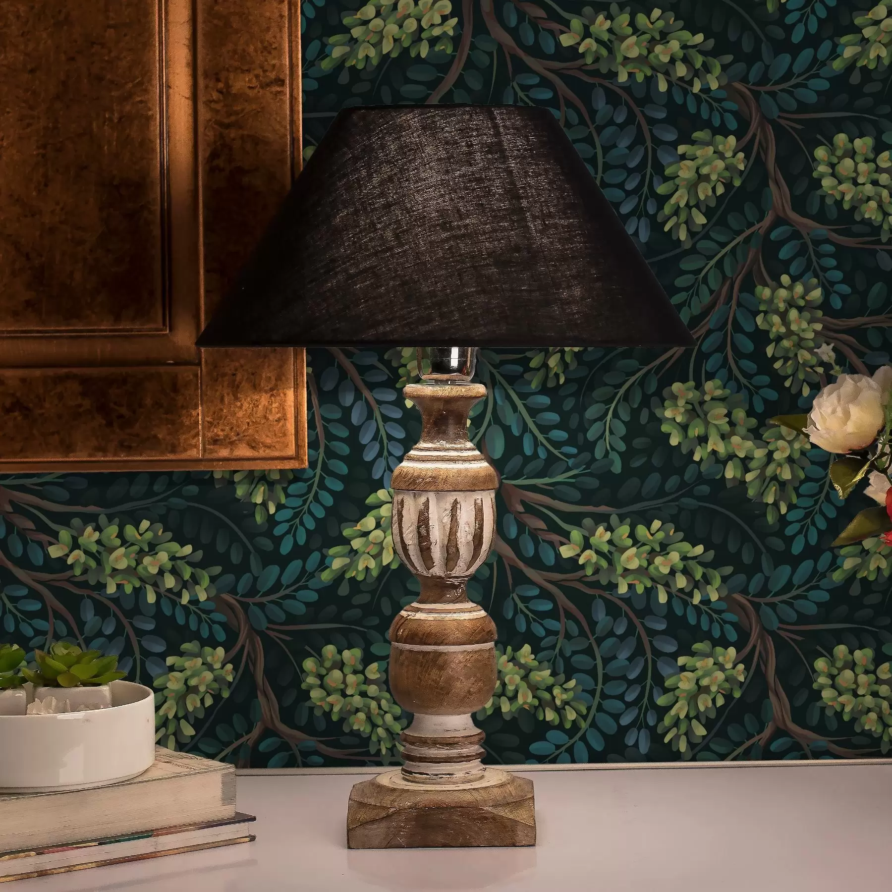 Fototapeta Gałęzie z zielonkawymi kwiatostanami na ciemnym tle a00786