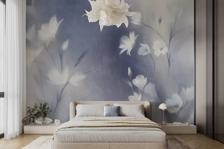 Fototapeta Białe, teksturowane kwiaty z długimi łodygami, delikatne pąki na rozmyłym tle w odcieniach błękitu i bieli w09484