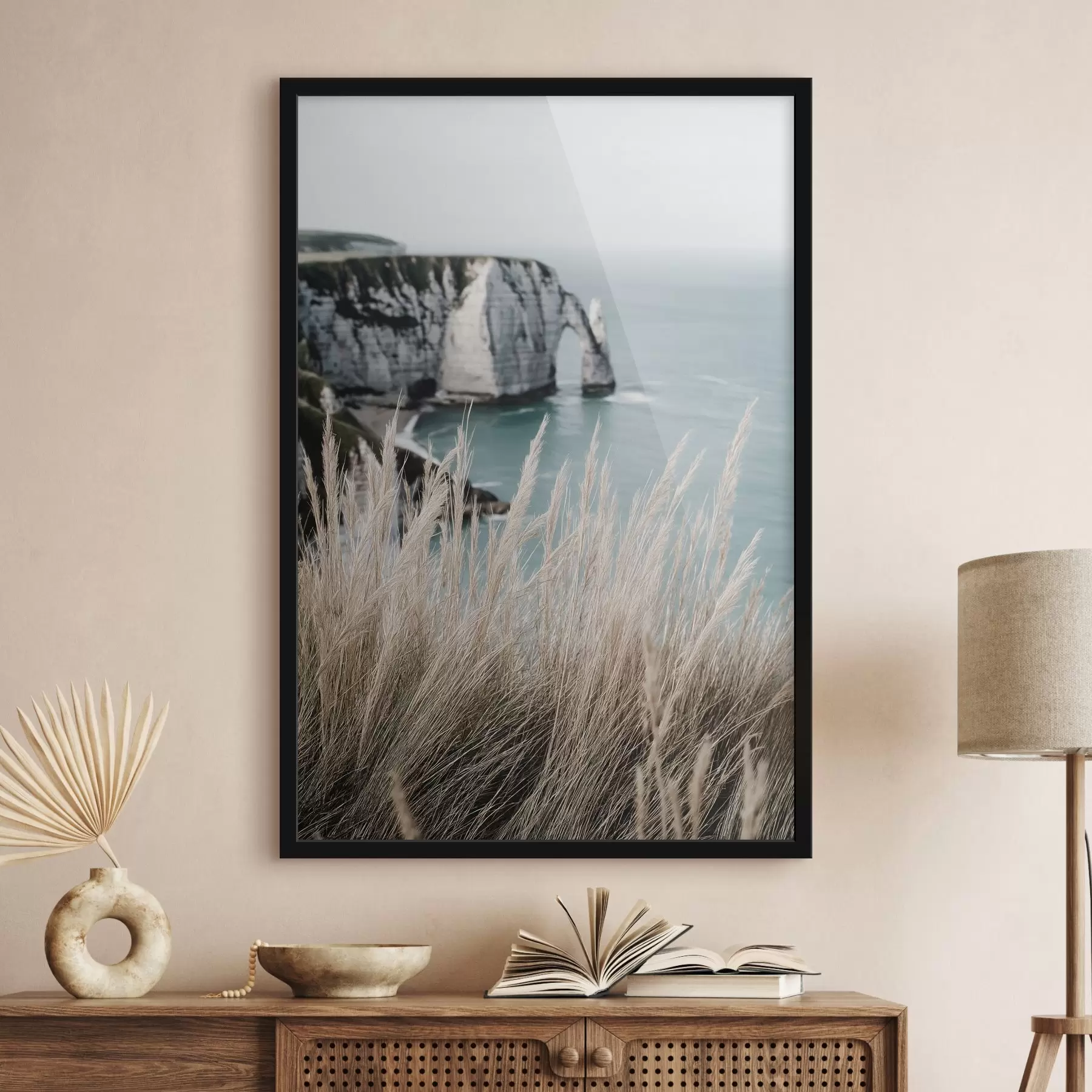 Fototapeta Morze i skalny łuk, widok przez wyschnięte trawy f46142