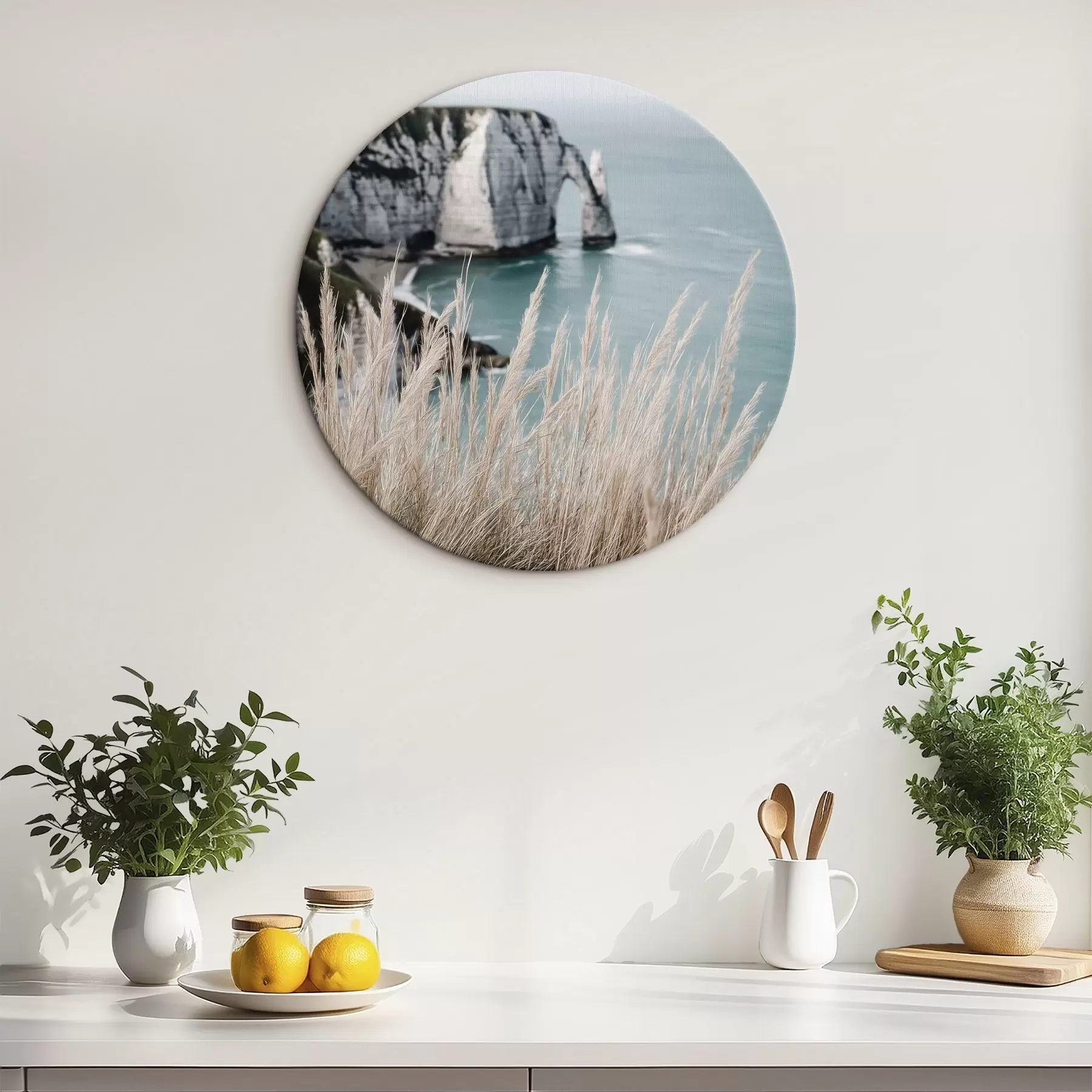 Obraz Morze i skalny łuk, widok przez wyschnięte trawy r46142