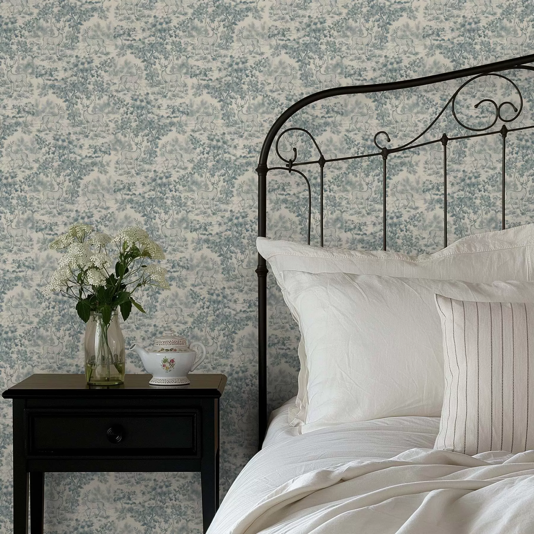 Fototapeta Monochromatyczna scena z jeleniem w lesie a00748