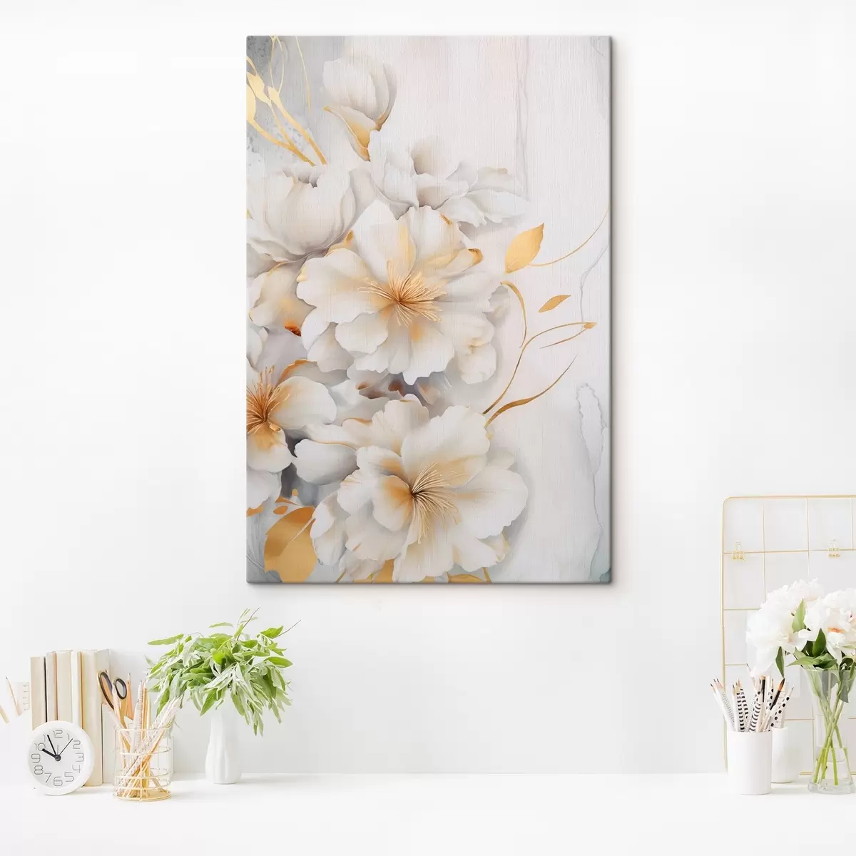 Obraz Białe kwiaty z żółtymi detalami, płatki z delikatnymi cieniami, jasne tło z subtelnym efektem marmuru s46292