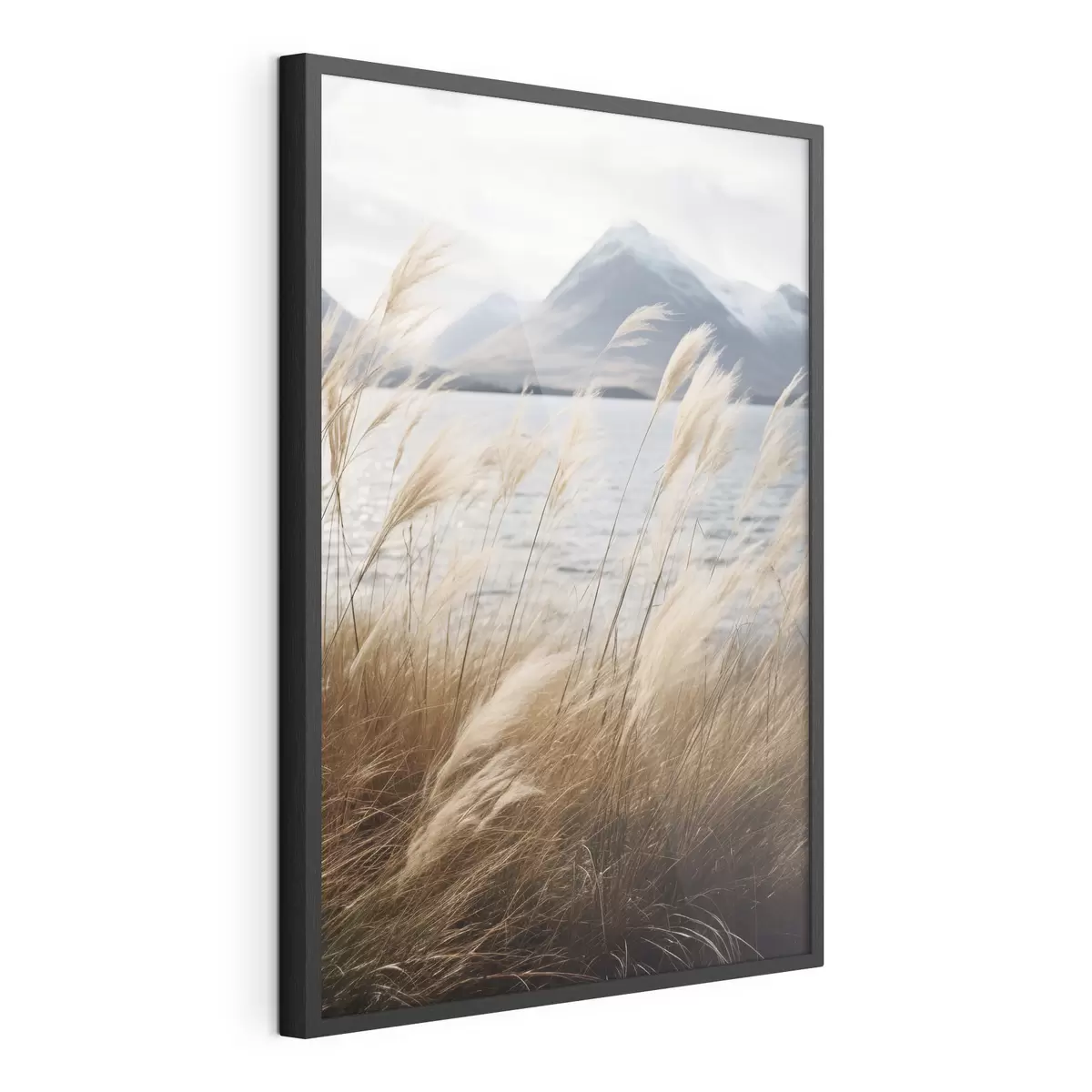 Plakat Trawa pampasowa z jeziorem i górami w tle, delikatne oświetlenie, stonowane kolory, styl naturalistyczny f46283