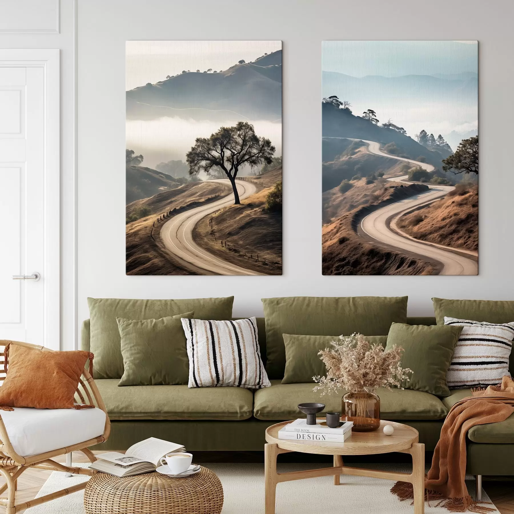 Obraz Kręta droga przez pagórkowaty krajobraz z suchą trawą pod czystym niebem, z górami w oddali m00887