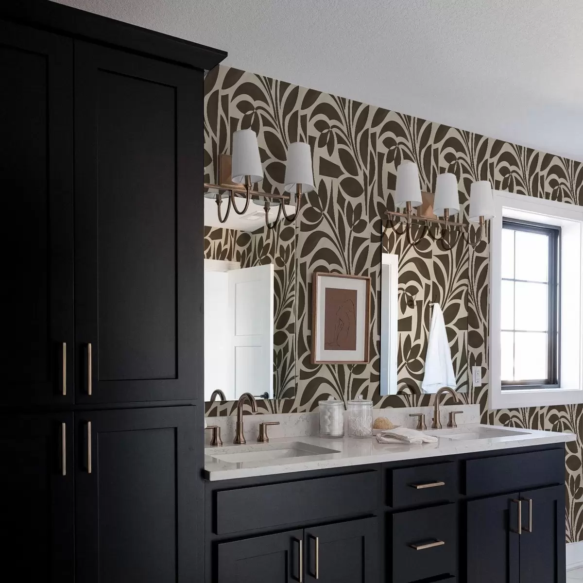 Tapeta Geometryczne sylwetki liści, ciemnobrązowe na beżowym tle a00679v1