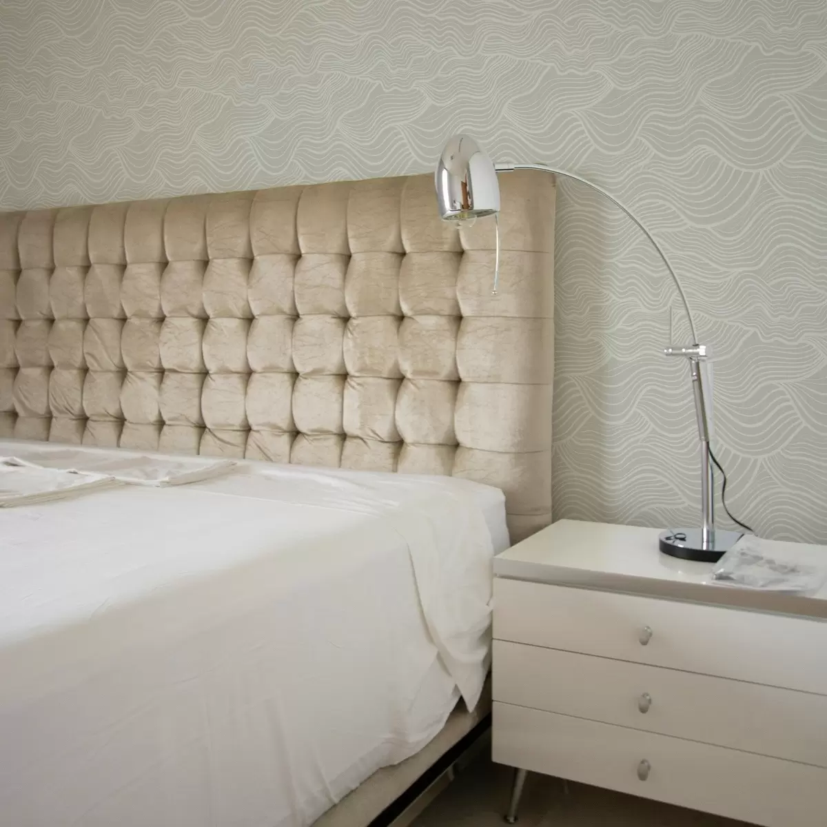 Tapeta Fale na szaro-oliwkowym tle z fakturą tkaniny a00681 Tapeta Fale na szaro-oliwkowym tle z fakturą tkaniny a00681