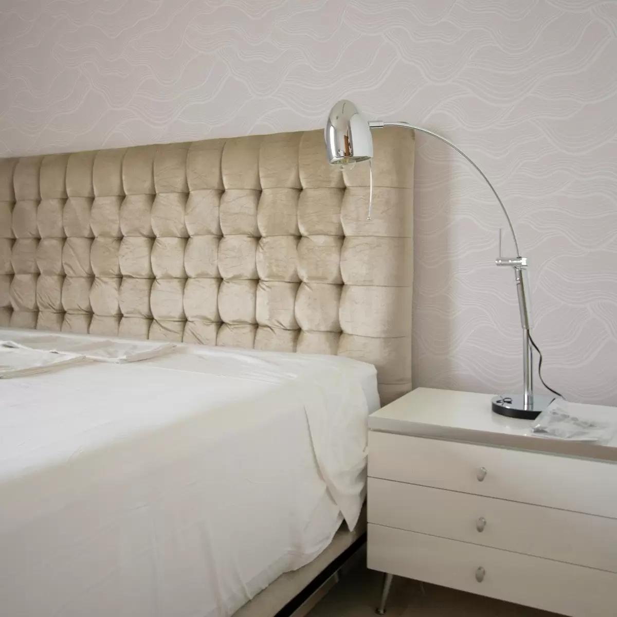 Tapeta Pastelowy różowy tło z falistymi liniami a00682v3 Tapeta Pastelowy różowy tło z falistymi liniami a00682v3