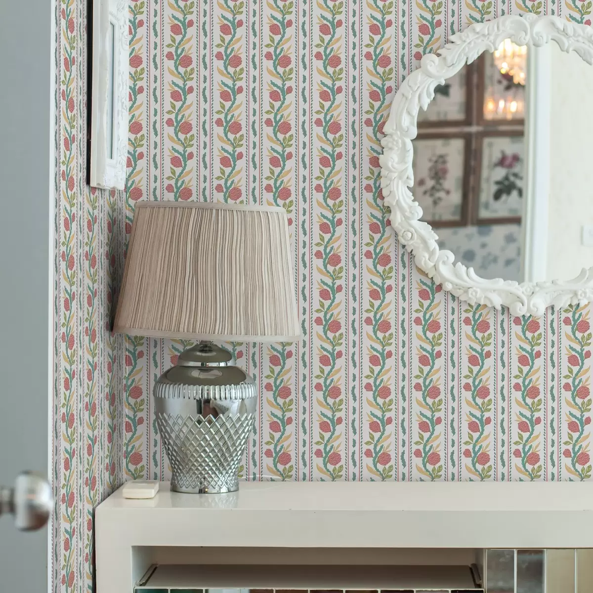 Tapeta Pionowe paski z koralowymi kwiatami i turkusowymi liśćmi a00816