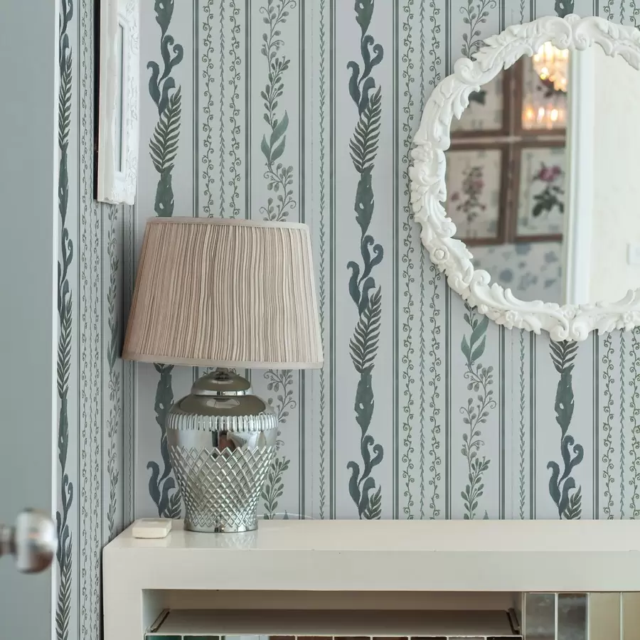 Fototapeta Paski z gałązkami i lokami na chłodnym jasnoniebieskim tle a00823v1