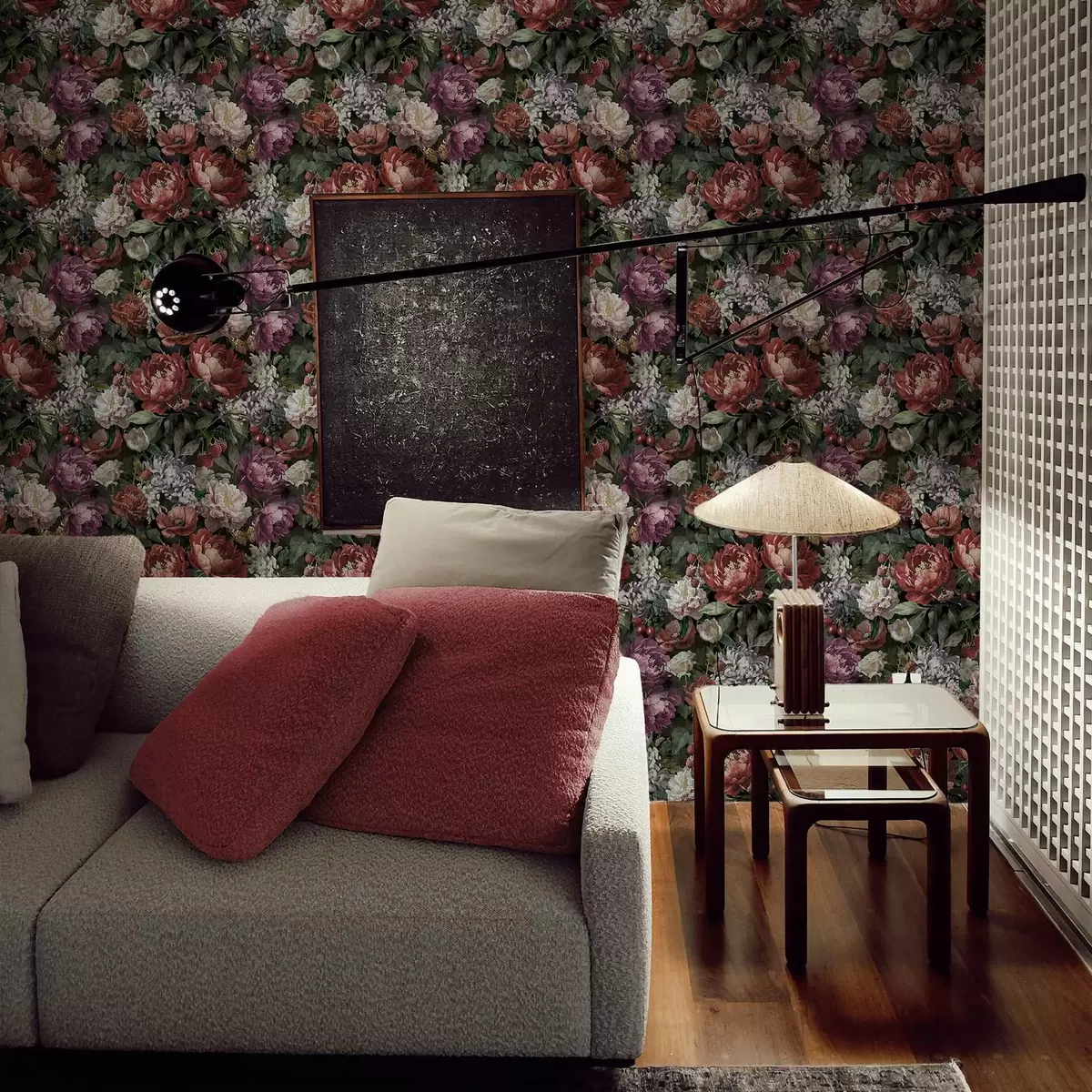 Fototapeta Ciemne, dramatyczne piwonie, jagody i motyl na czarnym tle a00862