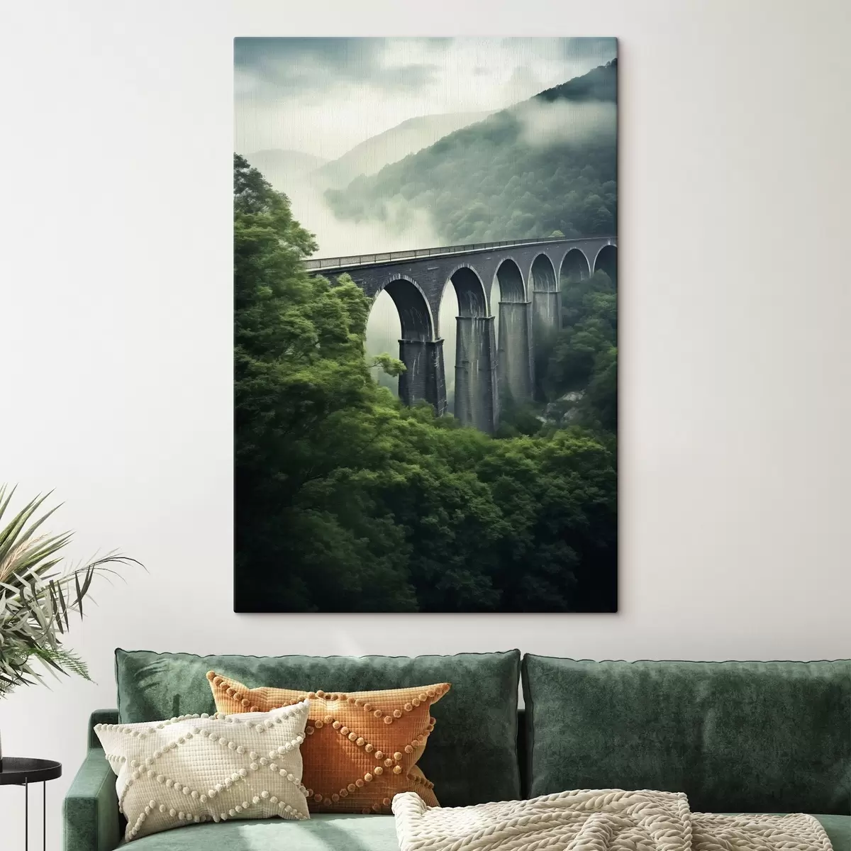 Obraz Kamienny wiadukt nad zamgloną, zalesioną doliną s46483