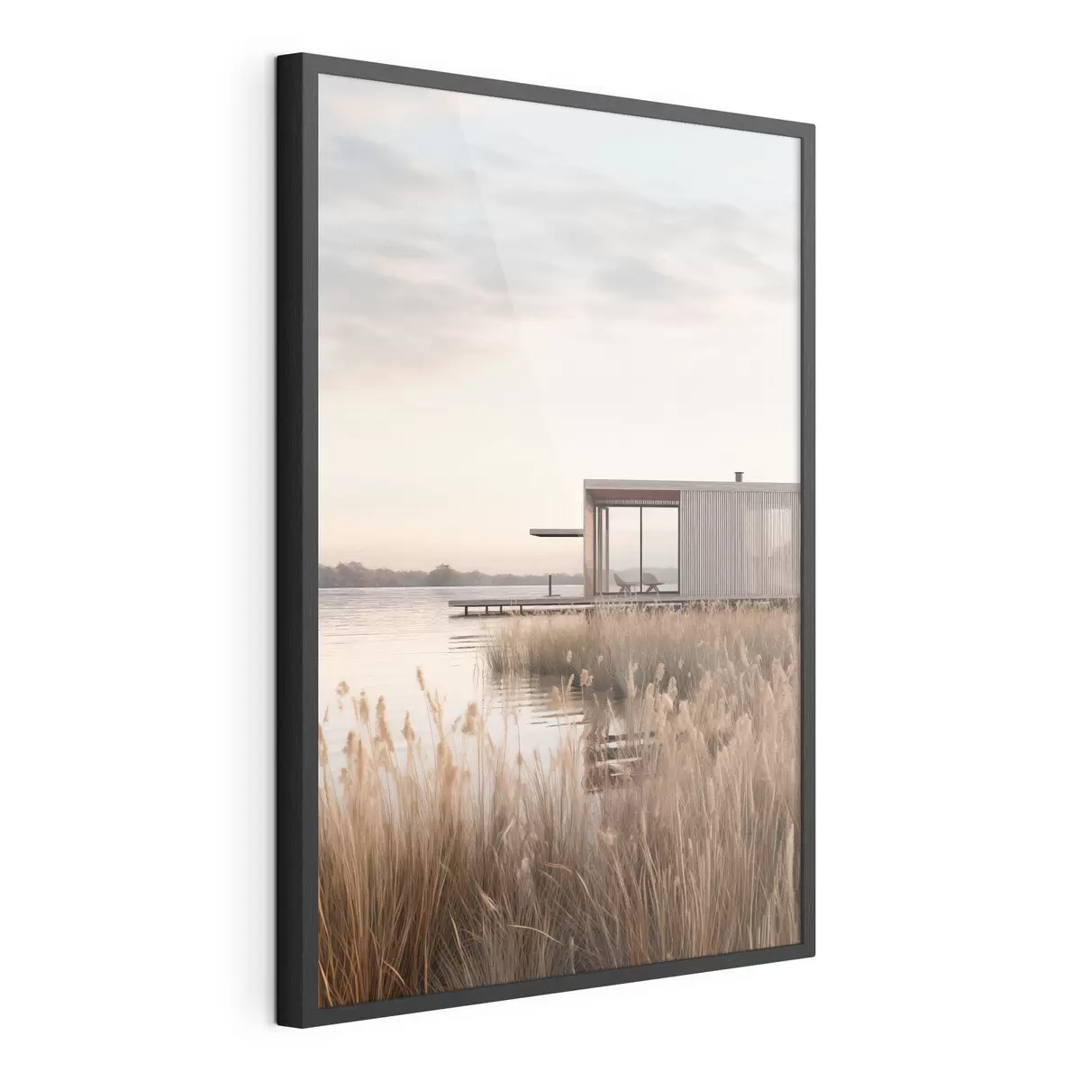 Plakat Nowoczesna chatka nad jeziorem wśród trzcin o zmierzchu f46513