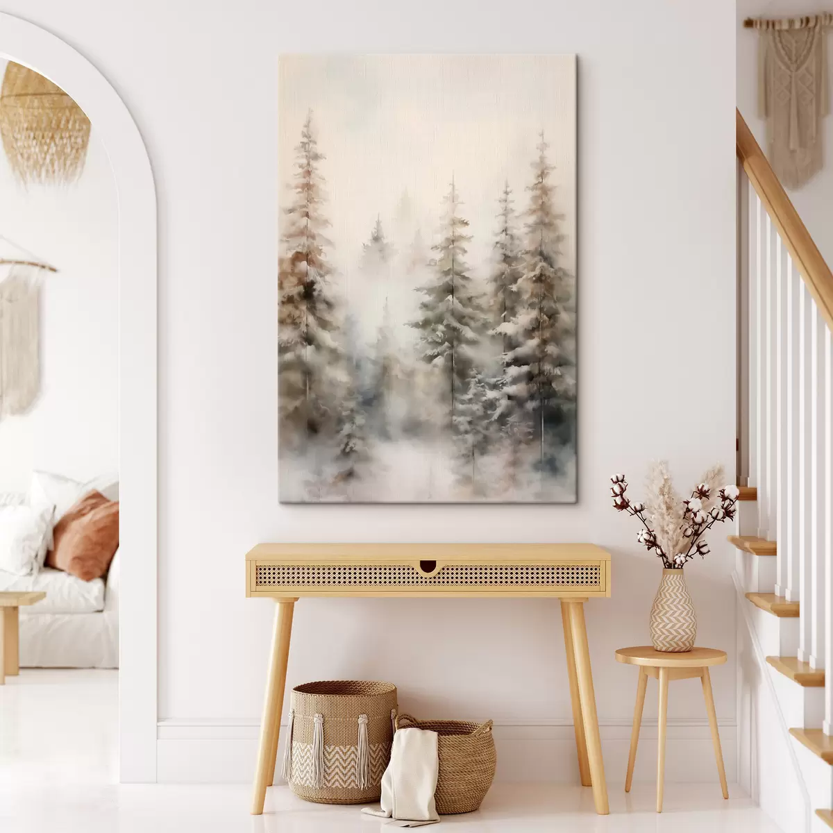 Obraz Wysokie sosny pokryte śniegiem, stojące w zamglonym lesie, delikatna, stonowana zimowa sceneria. s46701