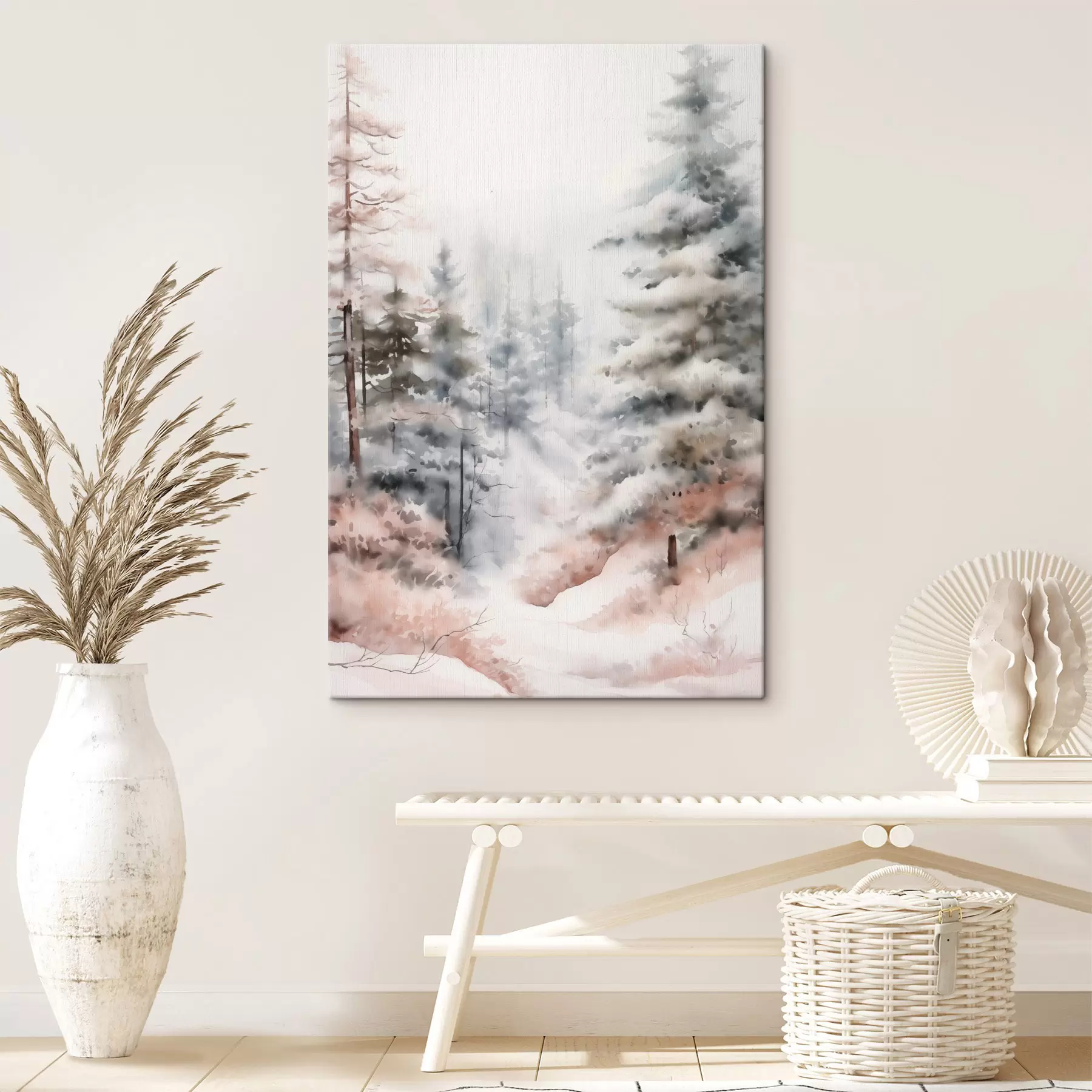 Obraz Wysokie sosny pokryte śniegiem, stojące w zamglonym lesie, delikatna, stonowana zimowa sceneria. s46702