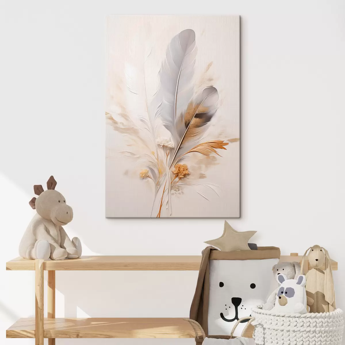 Obraz Abstrakcyjne pióra otoczone beżowymi i brązowymi piórami, miękkie i delikatne, na jasnobeżowym tle. s46712