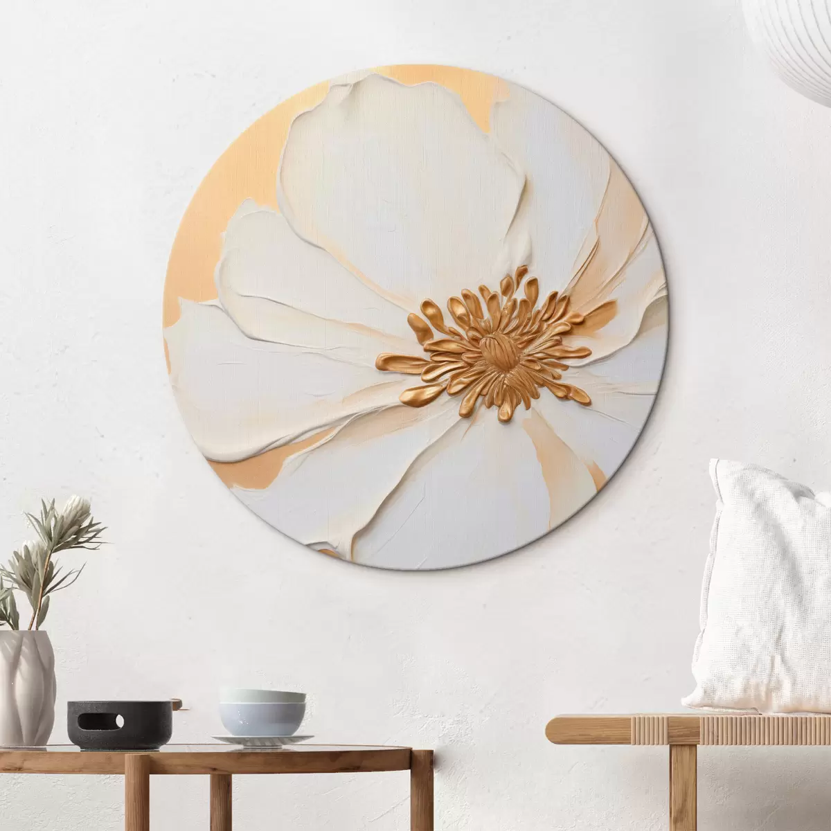 Okrągłe obrazy Biały kwiat o delikatnych płatkach z imitacją grubych pociągnięć pędzla, na jasnopomarańczowym tle o fakturze. r46691