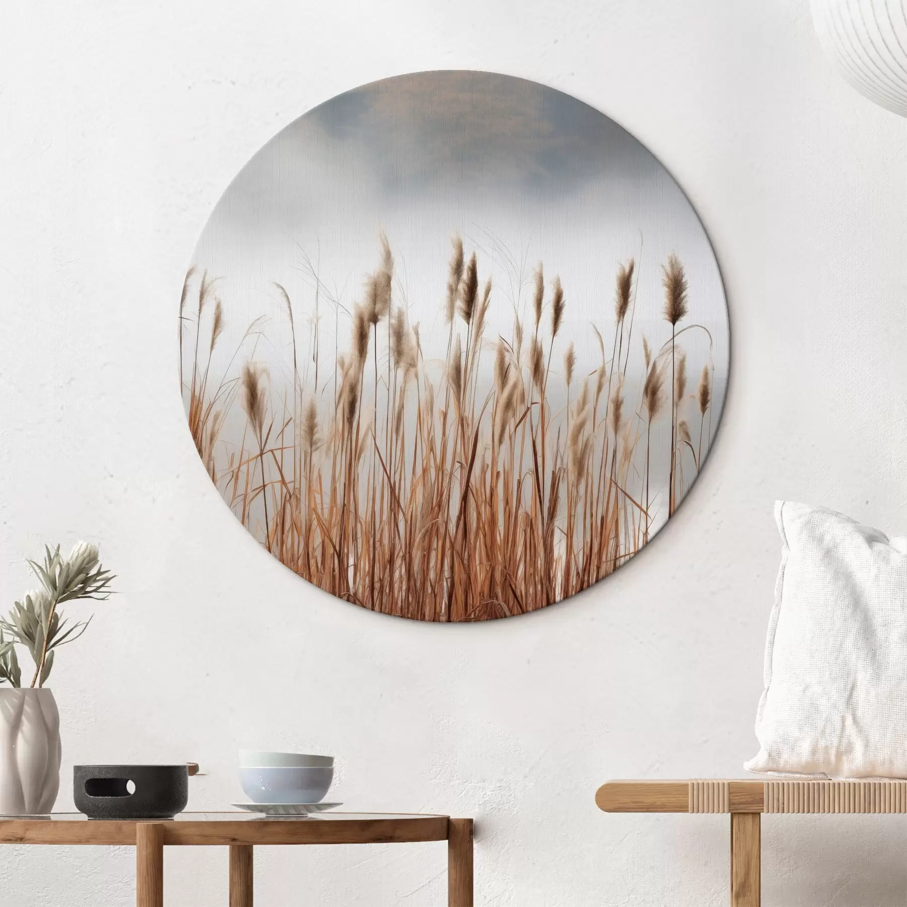 Obraz Wysokie trzciny rosnące w zbiorniku wodnym, woda odbija trzciny, mgliste tło, miękkie światło, scena natury r46696