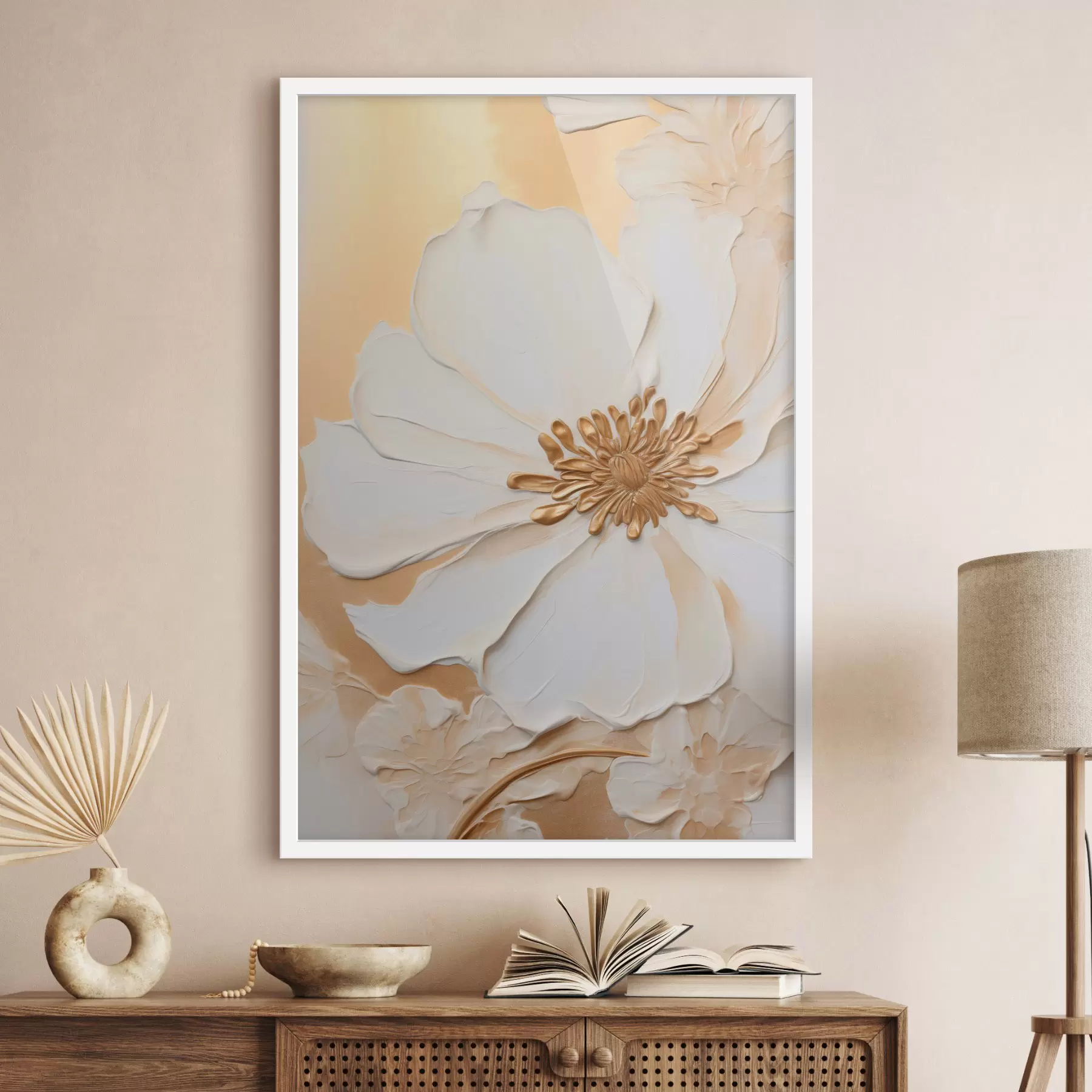 Fototapeta Biały kwiat o delikatnych płatkach z imitacją grubych pociągnięć pędzla, na jasnopomarańczowym tle o fakturze f46691