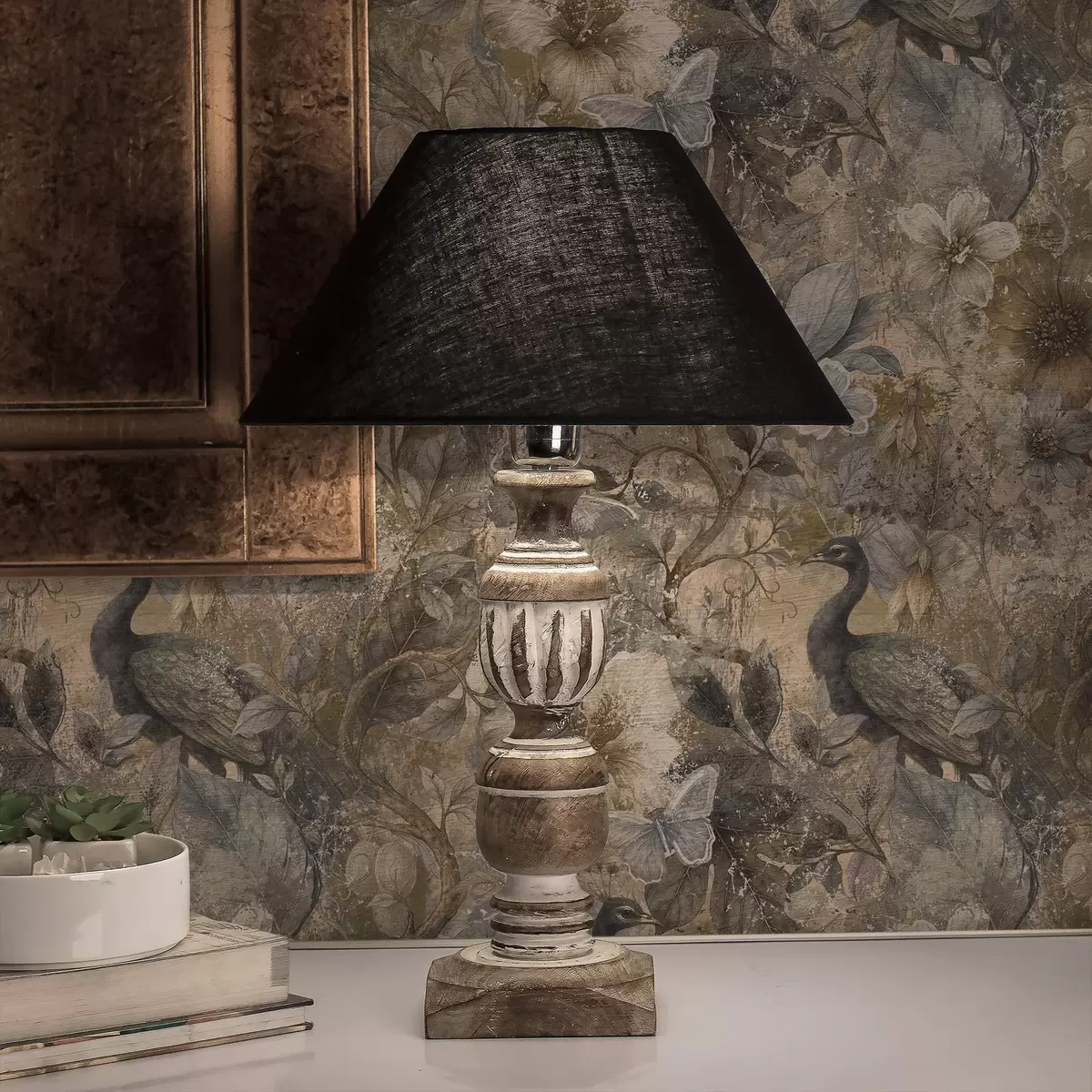 Tapeta Postarzana kwiatowa kolaż z pawiami i motylami a00897