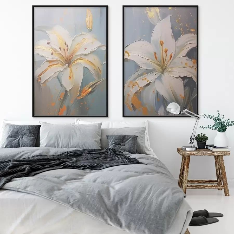 Fototapeta Białe lilie z żółtymi kreskami na niebieskim tle d00497