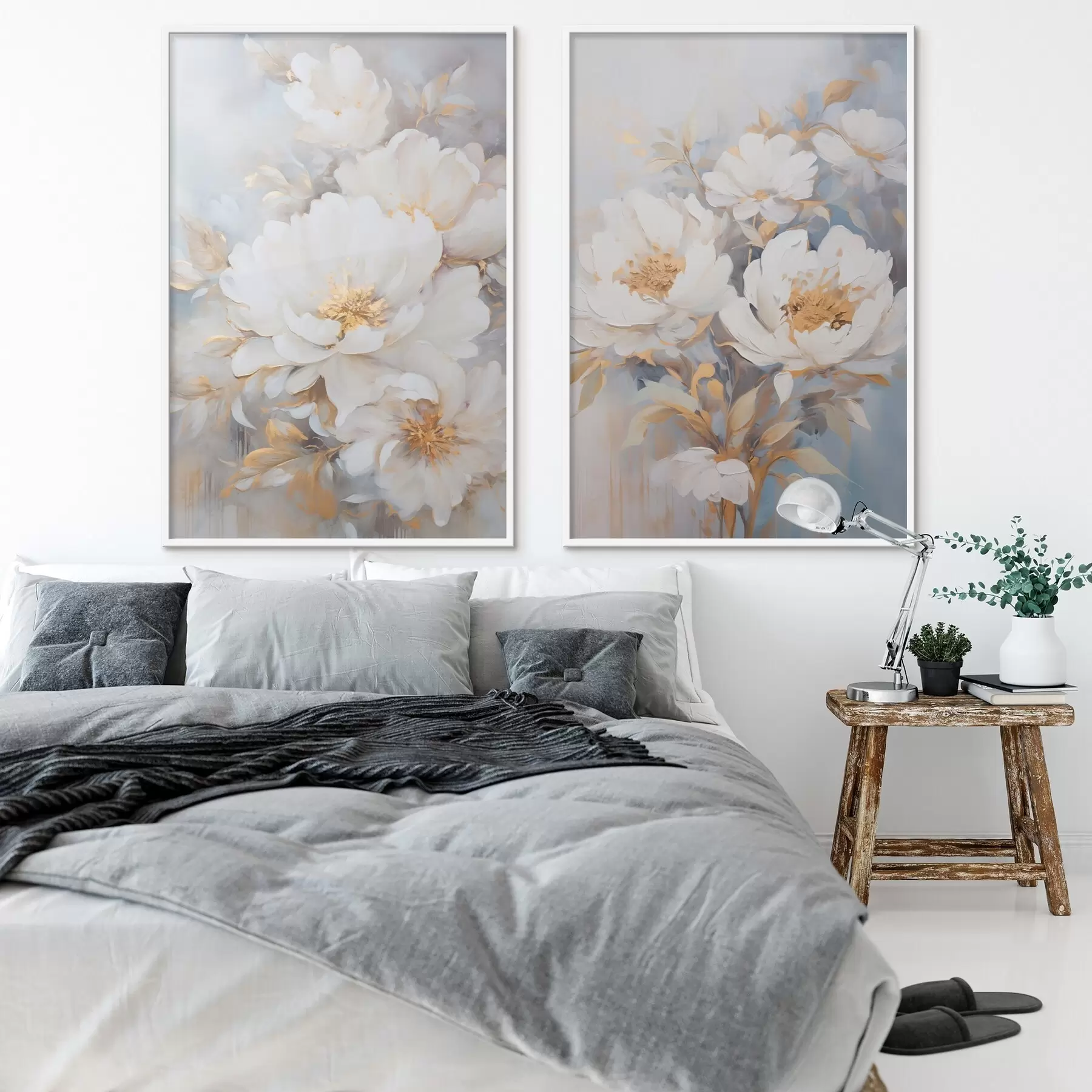 Fototapeta Białe piwonie z żółtymi środkami i liśćmi, delikatne pociągnięcia pędzla, jasnoniebieskie tło, kompozycja kwiatowa d00878