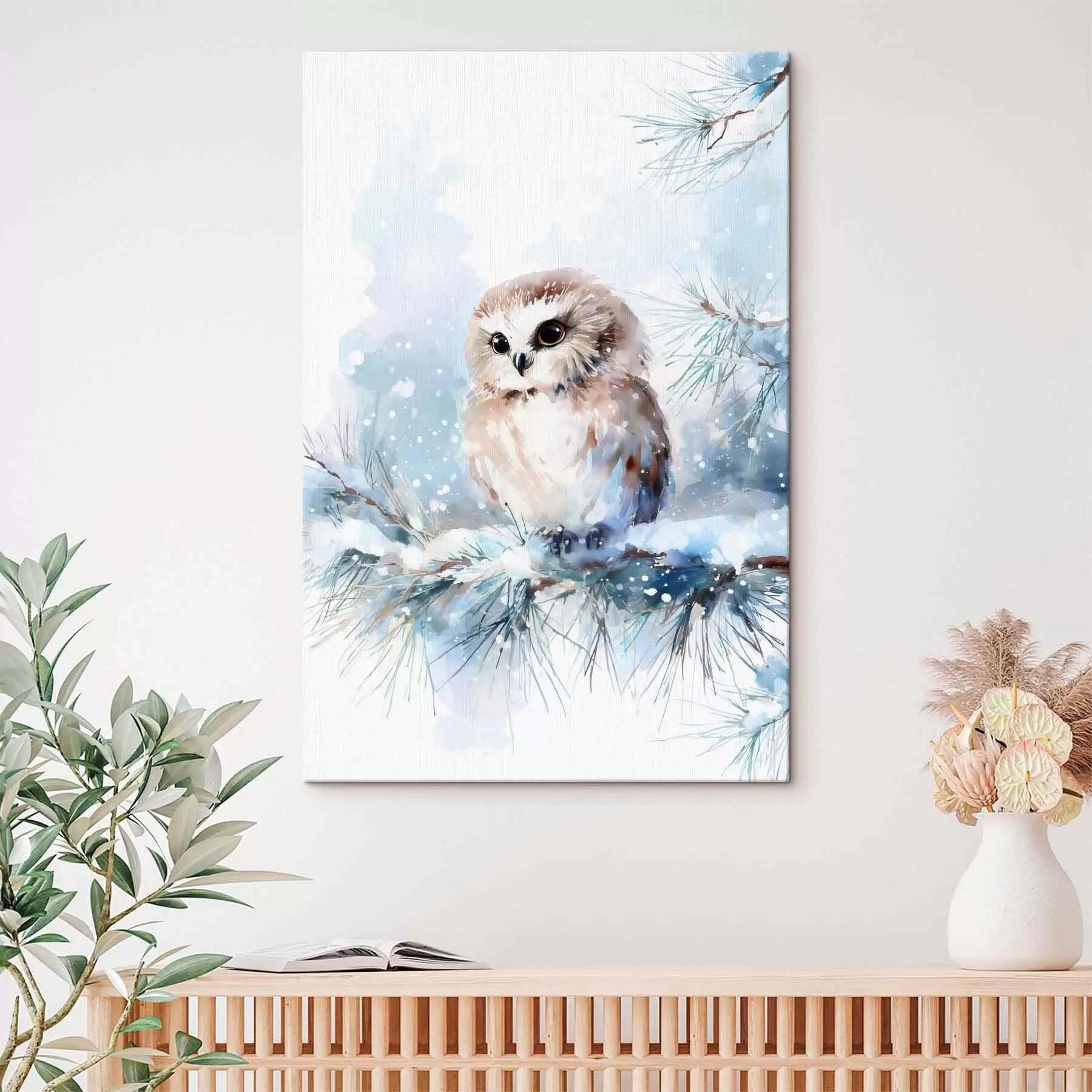 Obraz urocza sowa na pokrytej śniegiem gałęzi sosny w stylu akwareli s47115