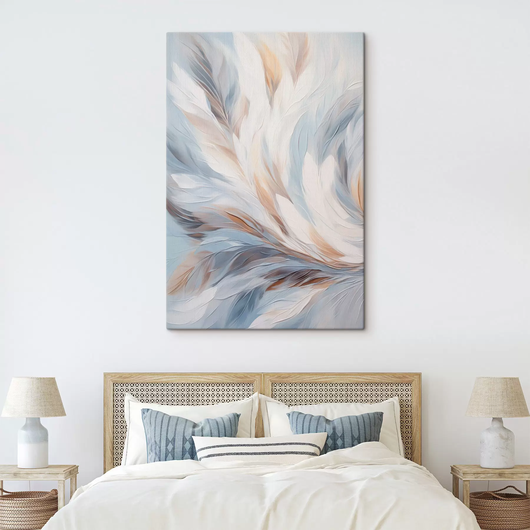 Obraz Abstrakcyjny obraz przedstawiający pióra w odcieniach bieli, błękitu i brązu, o miękkiej, płynnej fakturze i jasnym tle. s47417