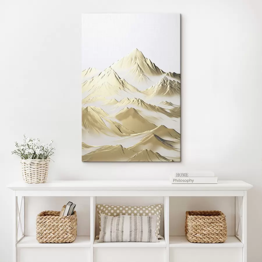 Obraz Krajobraz żółtych, pokrytych śniegiem gór o ostrych szczytach i głębokich dolinach pod jasnym niebem. s47421