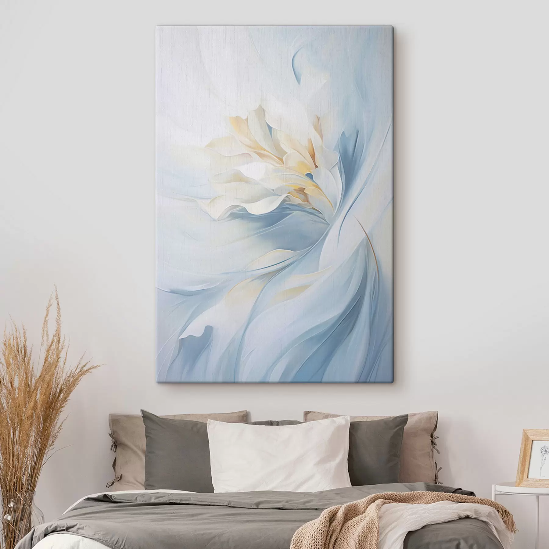 Obraz Abstrakcyjne, delikatne, półprzezroczyste płatki wirujące do wewnątrz przy delikatnym oświetleniu i malarskiej fakturze. s47436