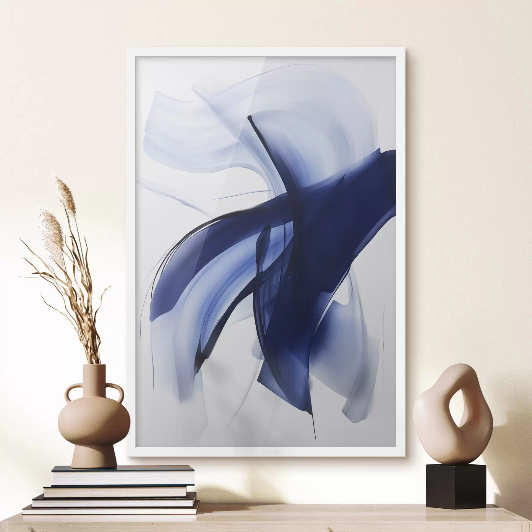 Fototapeta Abstrakcyjne niebieskie kształty przypominające pociągnięcia pędzla, z płynnymi liniami i krzywiznami na białym tle, sztuka nowoczesna f47429