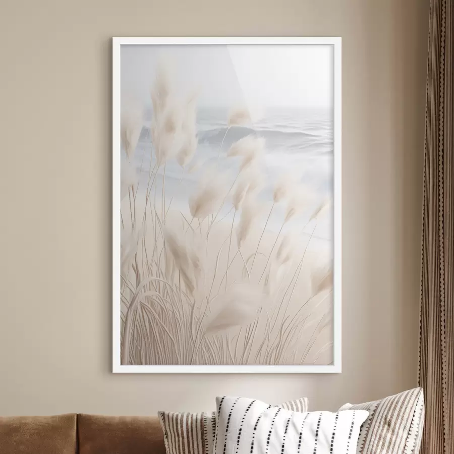 Fototapeta Wysoka, pierzasta trawa pampasowa w delikatnych odcieniach beżu na pierwszym planie, z piaszczystą plażą w tle. f47432
