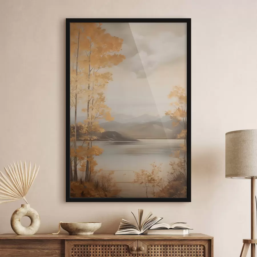 Fototapeta Jesienne drzewa o pomarańczowych liściach otaczają spokojne jezioro z odległymi górami pod zachmurzonym niebem. f47441