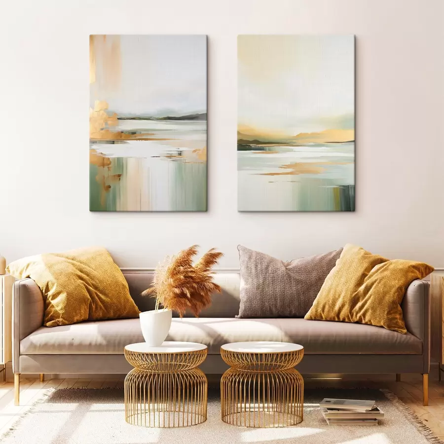 Obraz Abstrakcyjny krajobraz w odcieniach żółci i zieleni, woda odbijająca niebo i odległe góry, blade, zamglone niebo. m01245