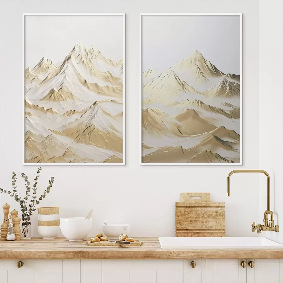 Fototapeta Krajobraz żółtych, pokrytych śniegiem gór o ostrych szczytach i głębokich dolinach pod jasnym niebem. d01236