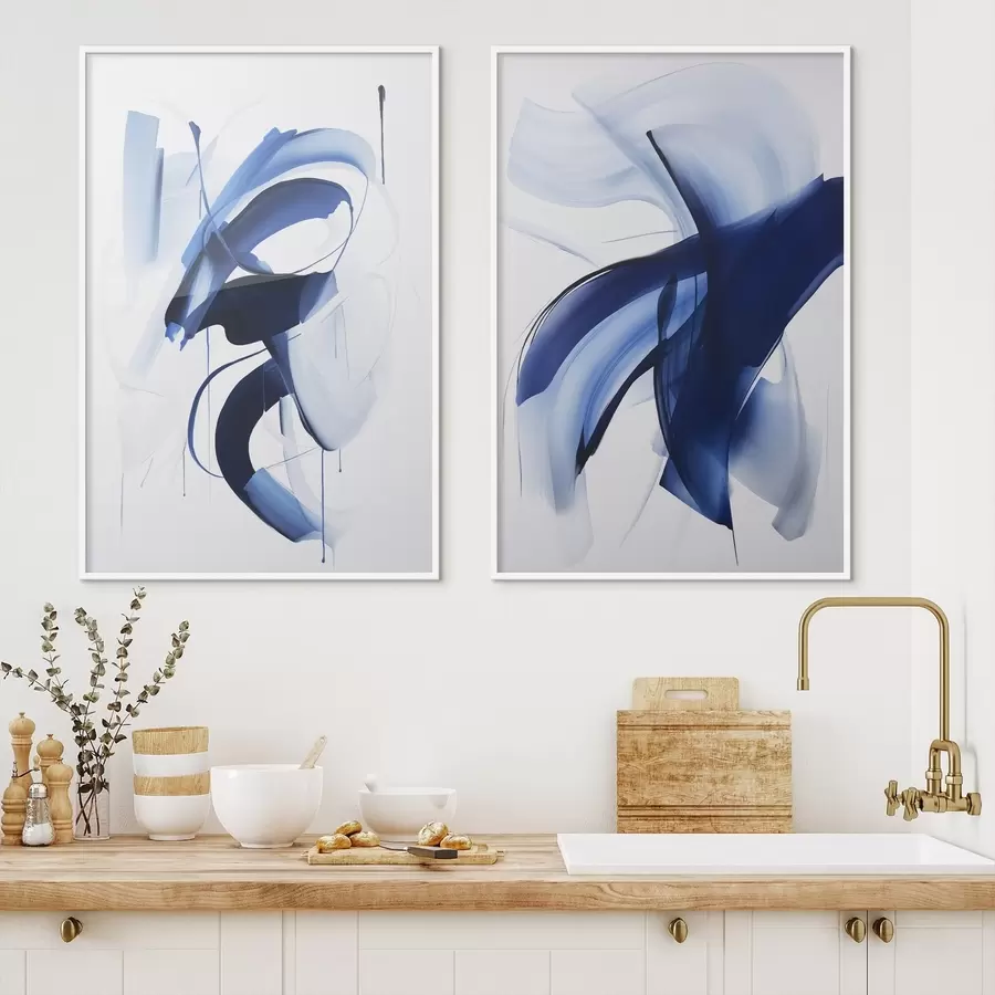 Fototapeta Abstrakcyjne niebieskie kształty przypominające pociągnięcia pędzla, z płynnymi liniami i krzywiznami na białym tle, sztuka nowoczesna d01240