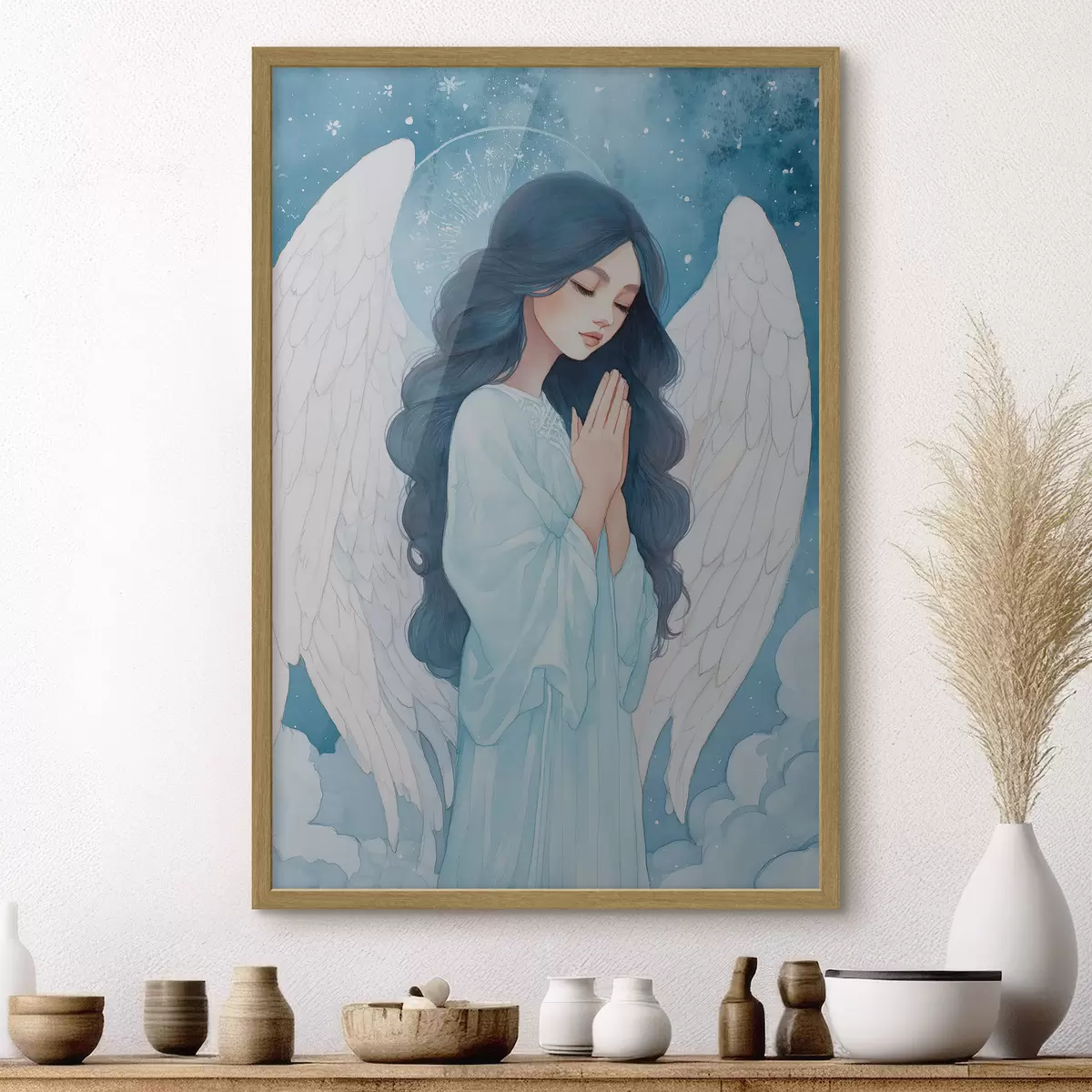 Plakat Urocza ilustracja anioła wśród chmur w biało-niebieskiej kolorystyce f47095