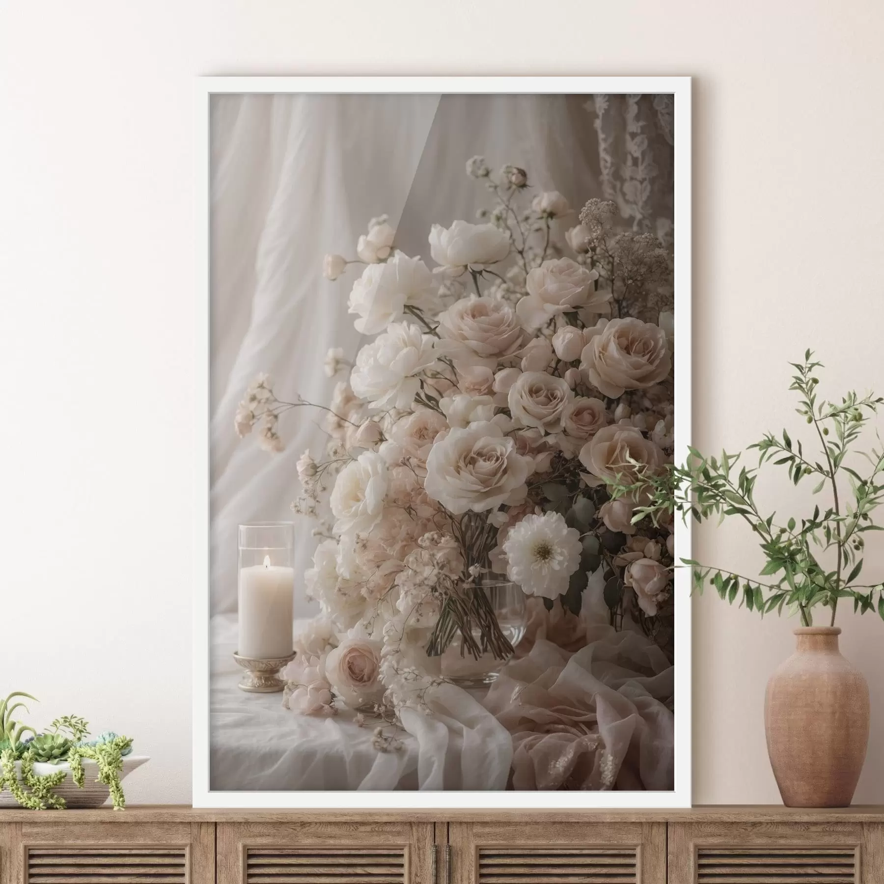 Fototapeta Kremowe kwiaty obok zapalonej świecy f47281